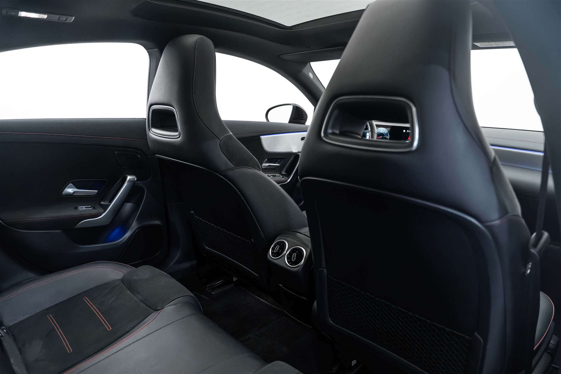 MERCEDES-BENZ CLA 200 d AMG Line 8G-DCT-image-11