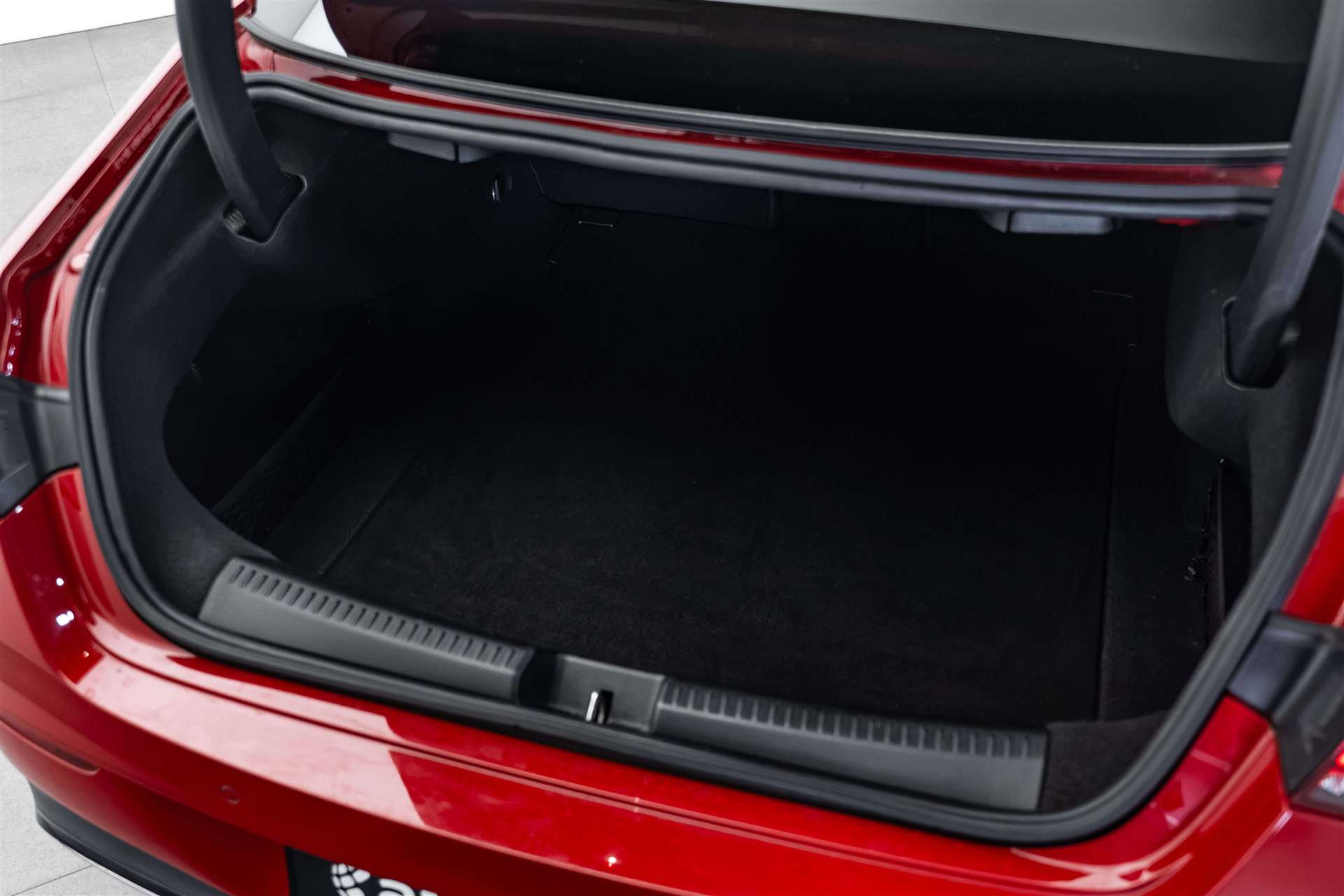 MERCEDES-BENZ CLA 200 d AMG Line 8G-DCT-image-4