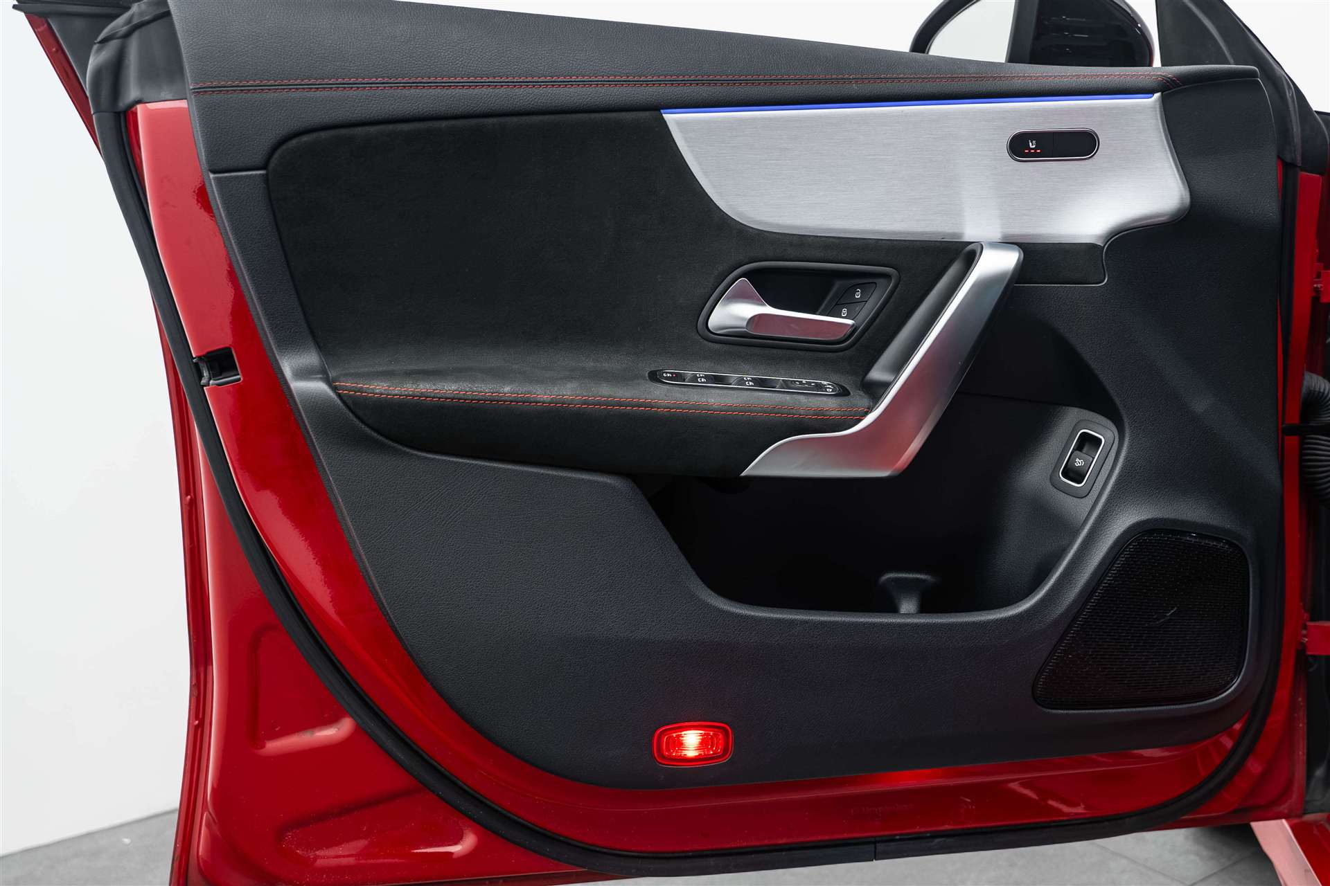 MERCEDES-BENZ CLA 200 d AMG Line 8G-DCT-image-13
