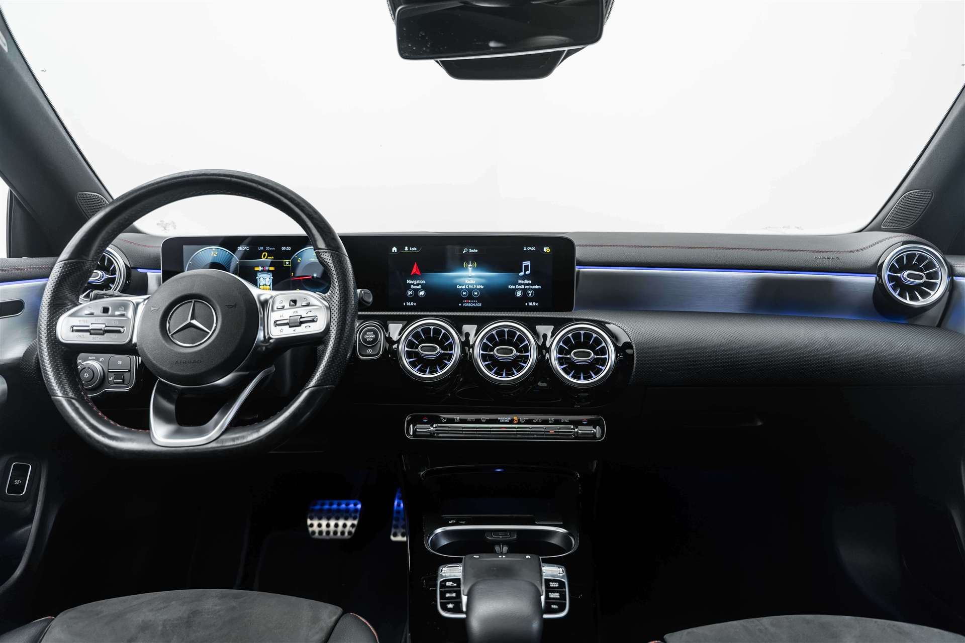 MERCEDES-BENZ CLA 200 d AMG Line 8G-DCT-image-6