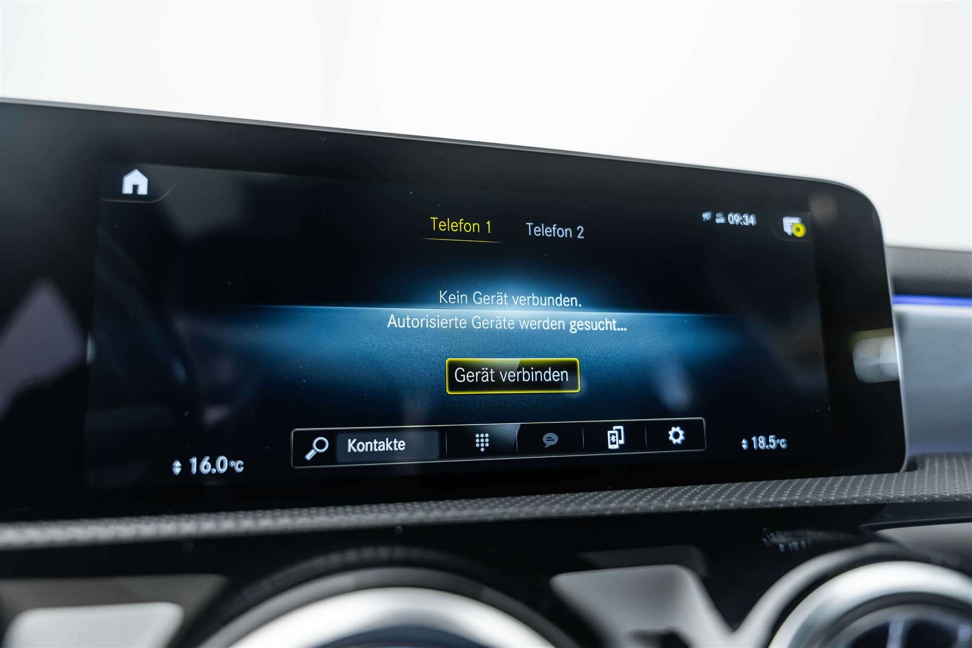 MERCEDES-BENZ CLA 200 d AMG Line 8G-DCT-image-23