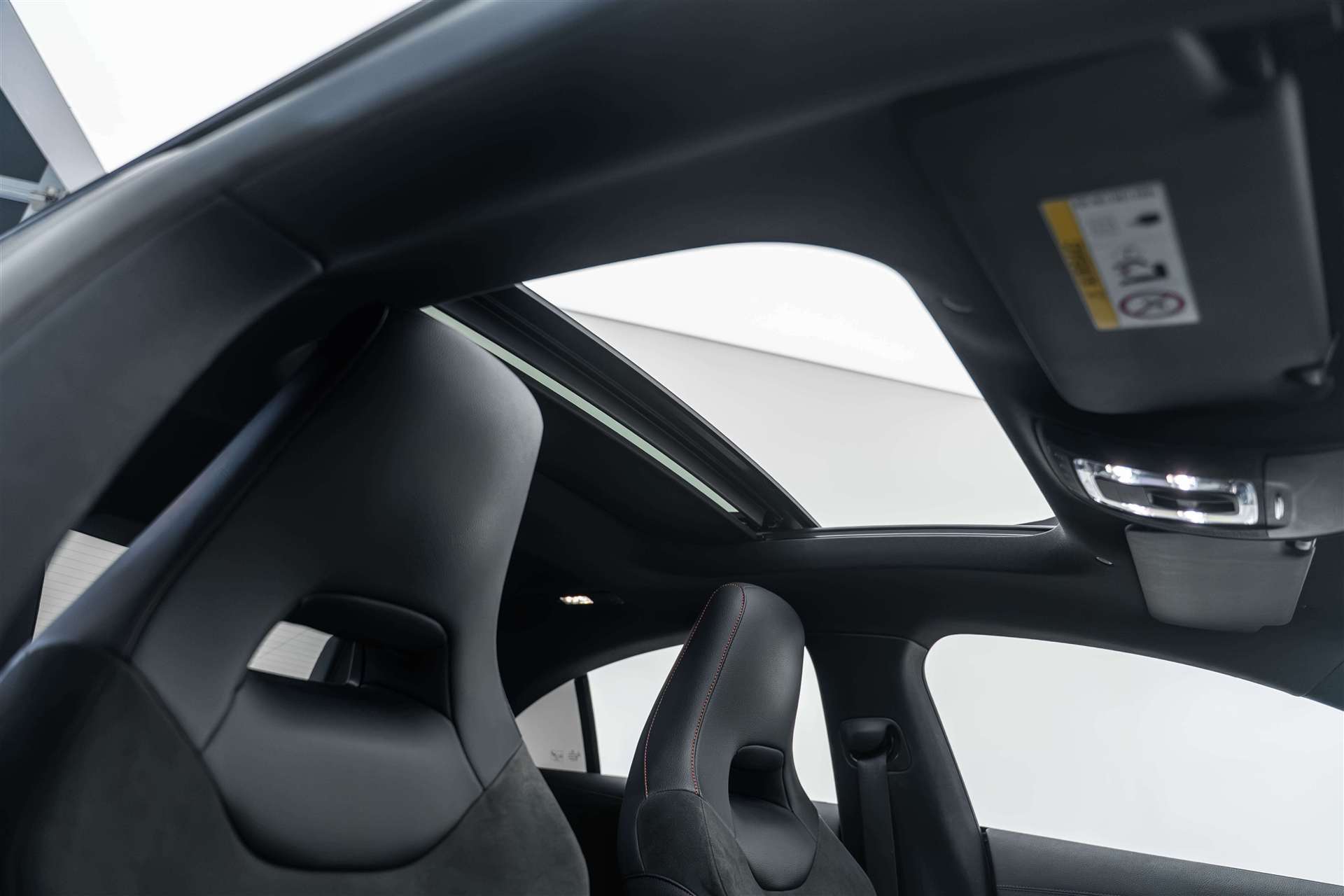 MERCEDES-BENZ CLA 200 d AMG Line 8G-DCT-image-10