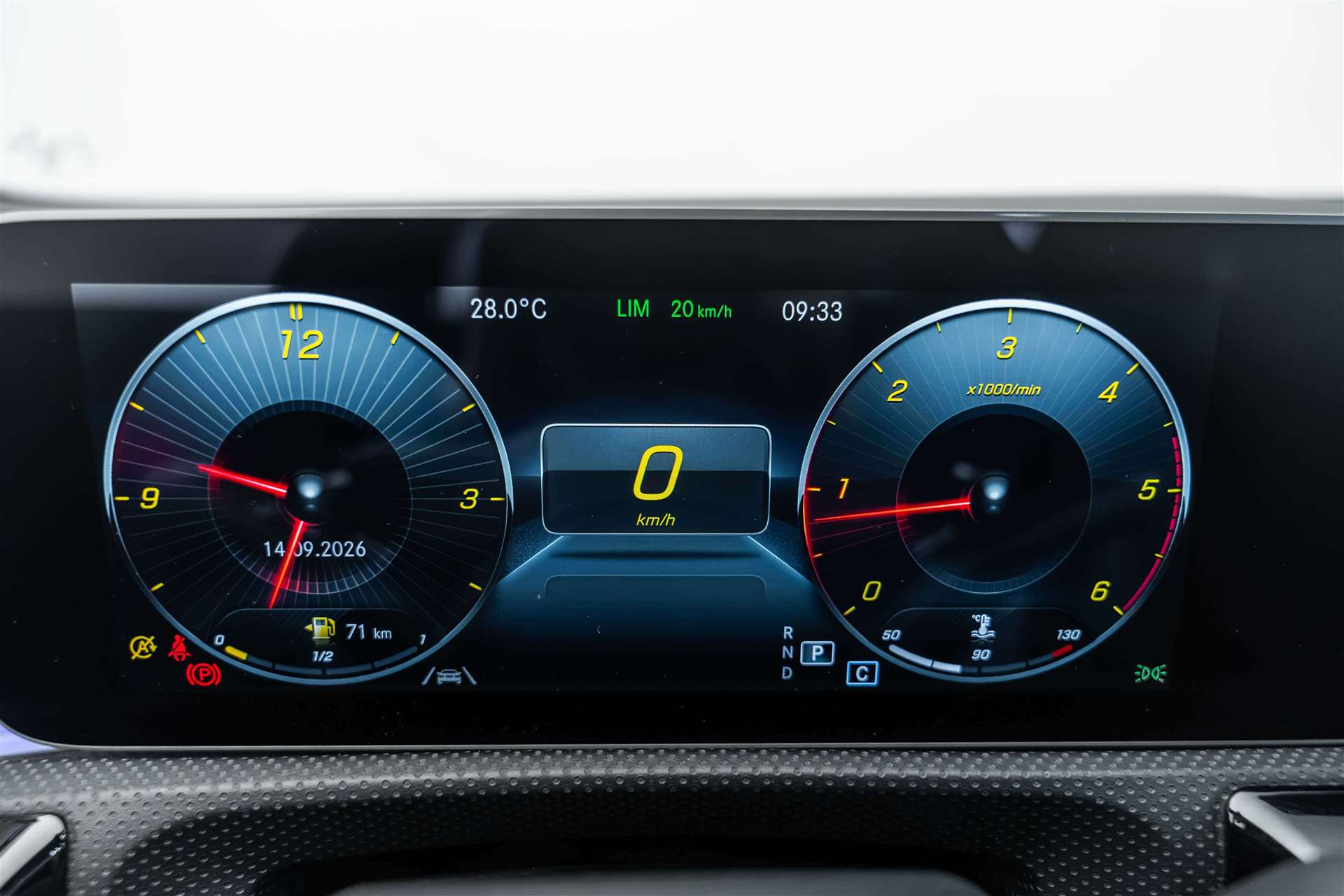 MERCEDES-BENZ CLA 200 d AMG Line 8G-DCT-image-28