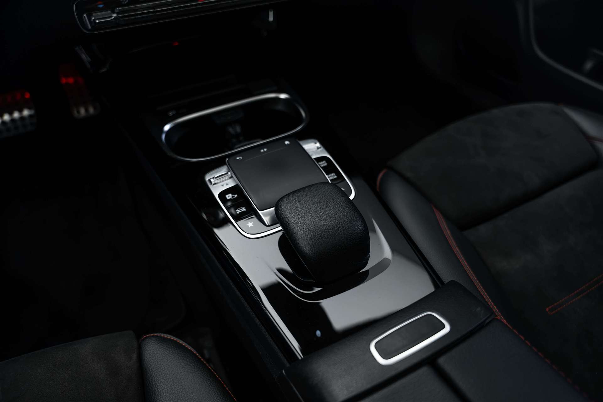 MERCEDES-BENZ CLA 200 d AMG Line 8G-DCT-image-30