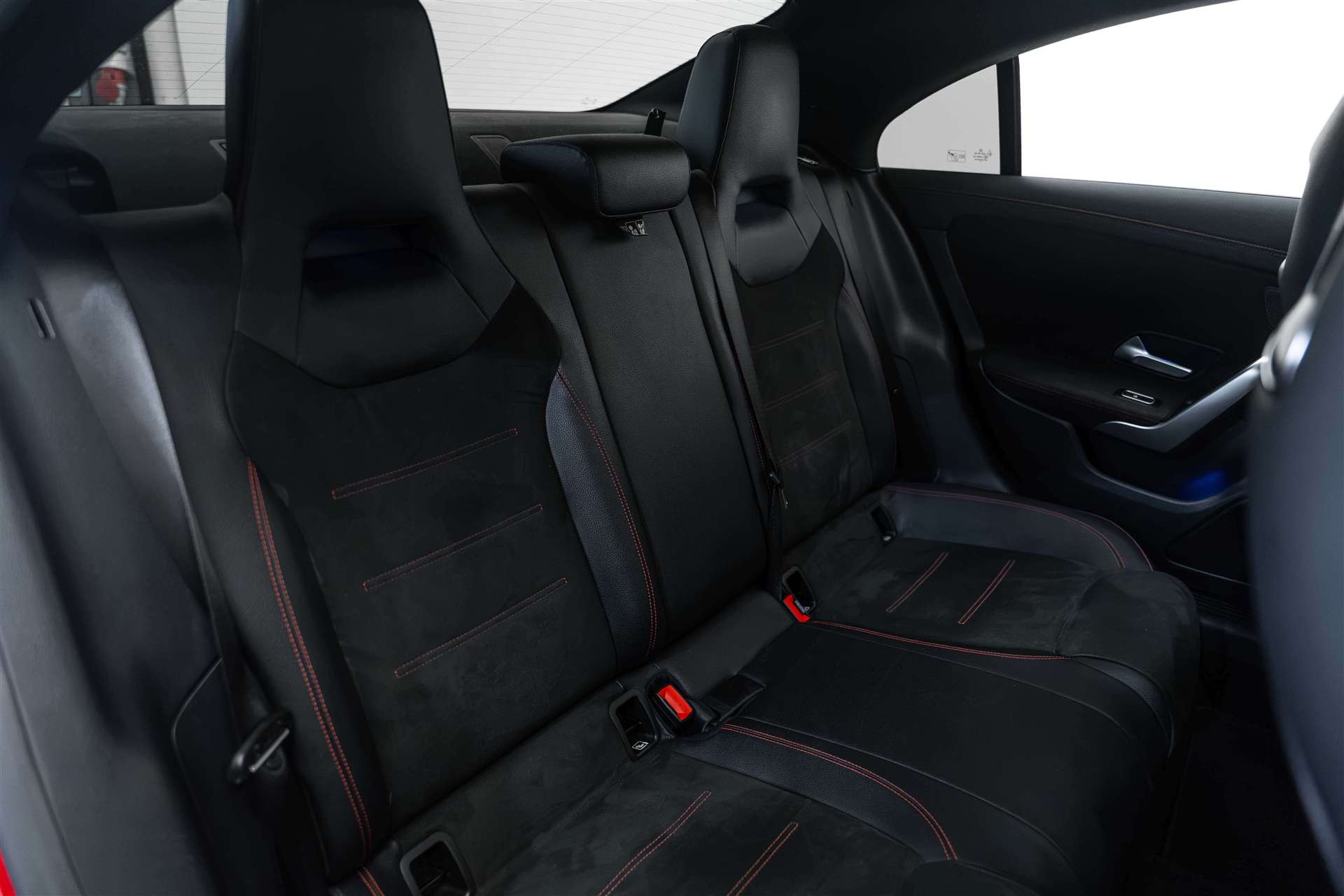 MERCEDES-BENZ CLA 200 d AMG Line 8G-DCT-image-12