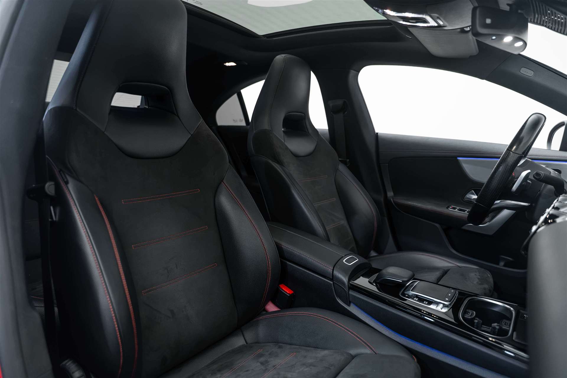 MERCEDES-BENZ CLA 200 d AMG Line 8G-DCT-image-9