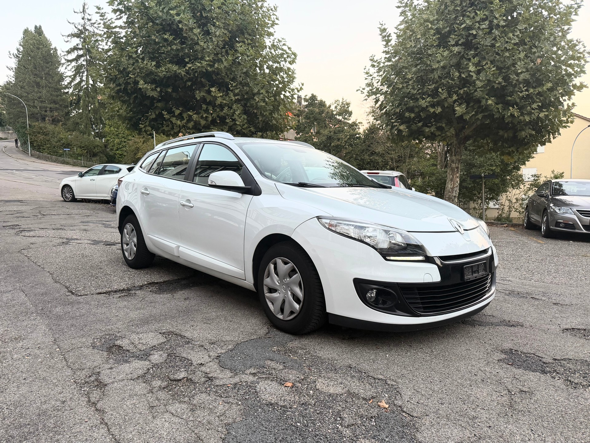 RENAULT Mégane Grandtour 1.5 dCi Swiss Edition EDC-image-2