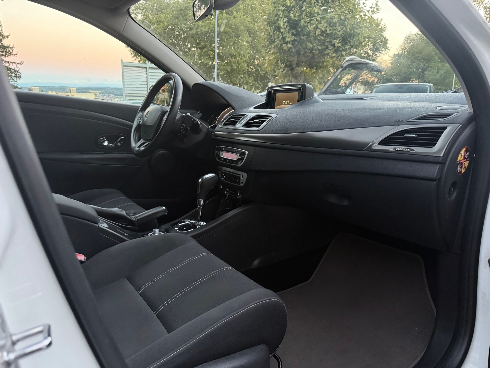 RENAULT Mégane Grandtour 1.5 dCi Swiss Edition EDC-image-12