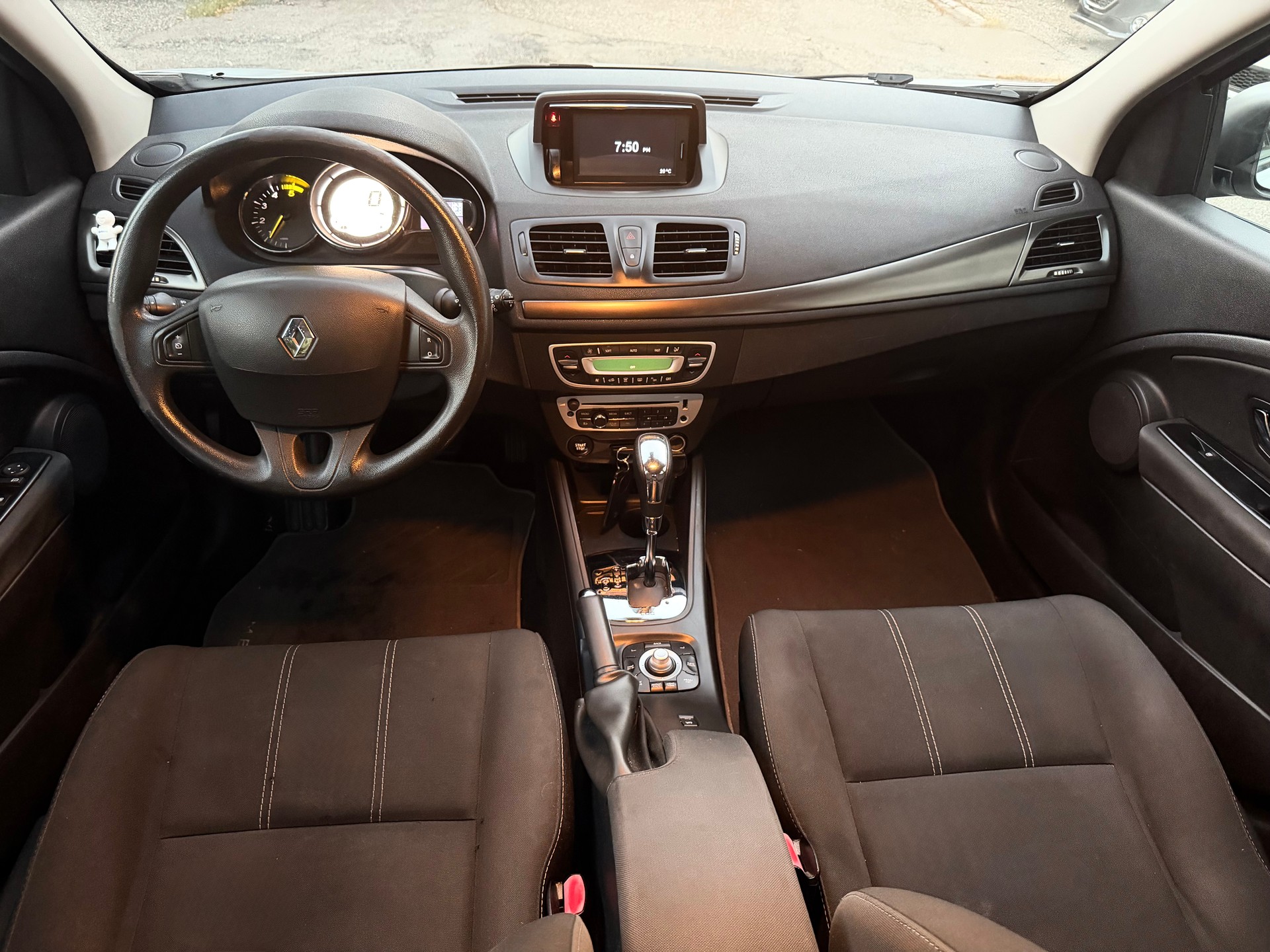 RENAULT Mégane Grandtour 1.5 dCi Swiss Edition EDC-image-9