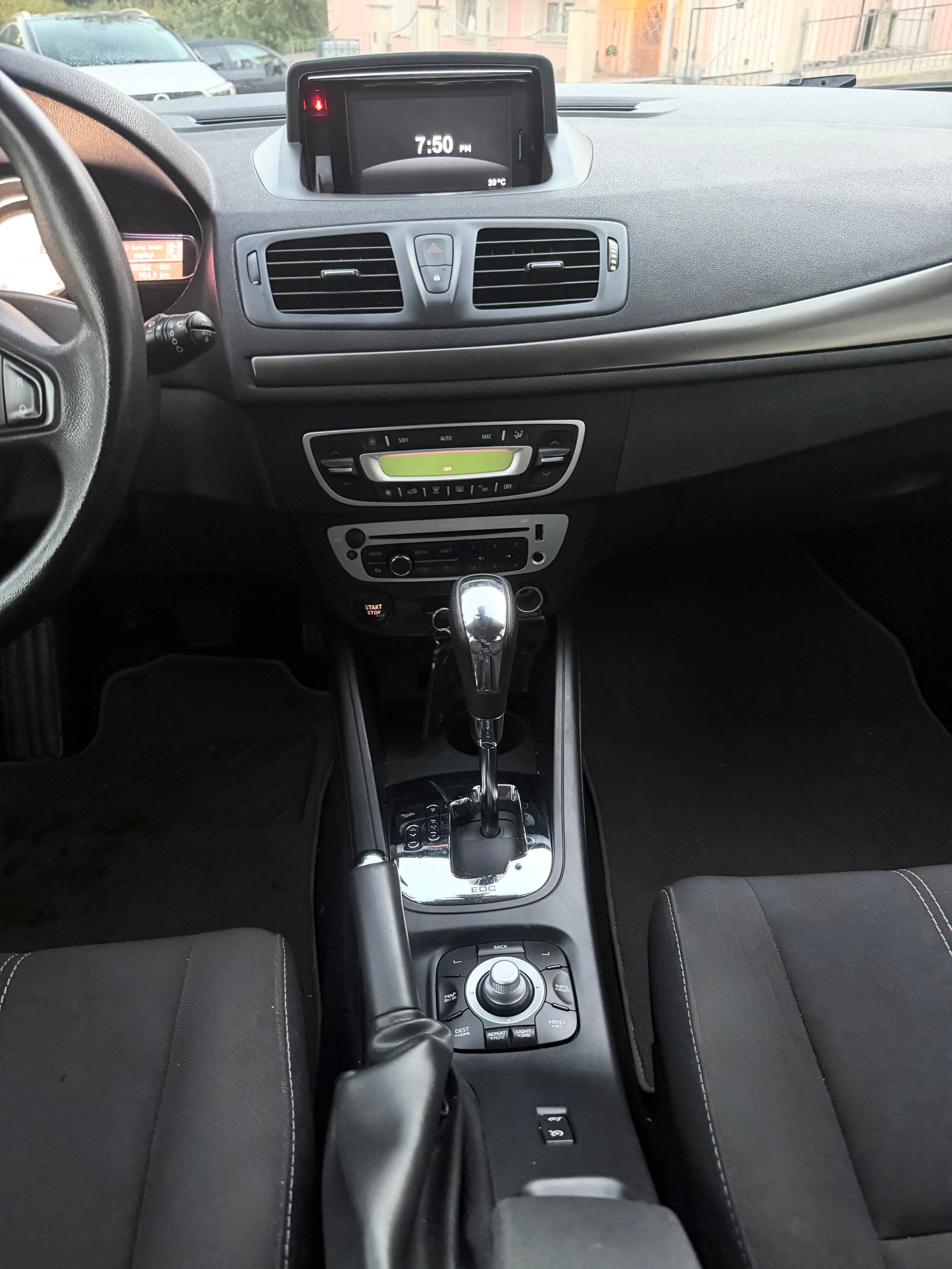 RENAULT Mégane Grandtour 1.5 dCi Swiss Edition EDC-image-10