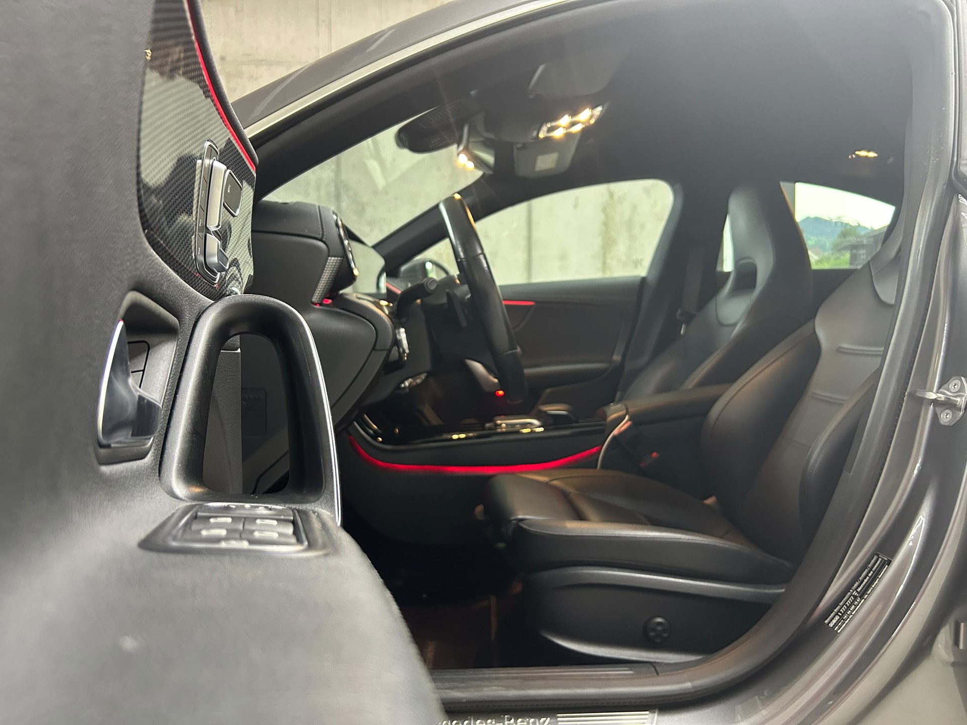 MERCEDES-BENZ CLA 200 Progressive 7G-DCT-image-4