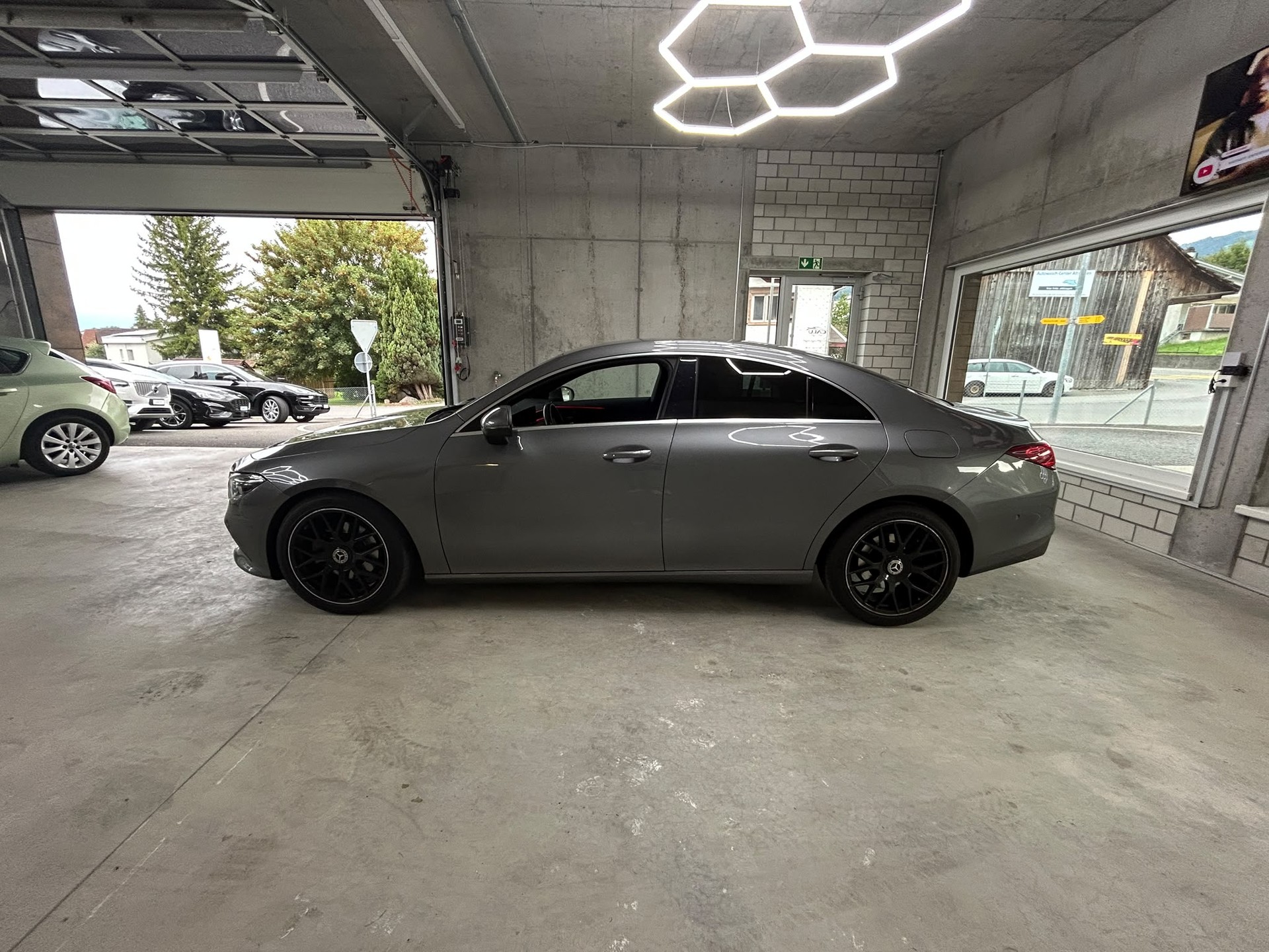 MERCEDES-BENZ CLA 200 Progressive 7G-DCT-image-2