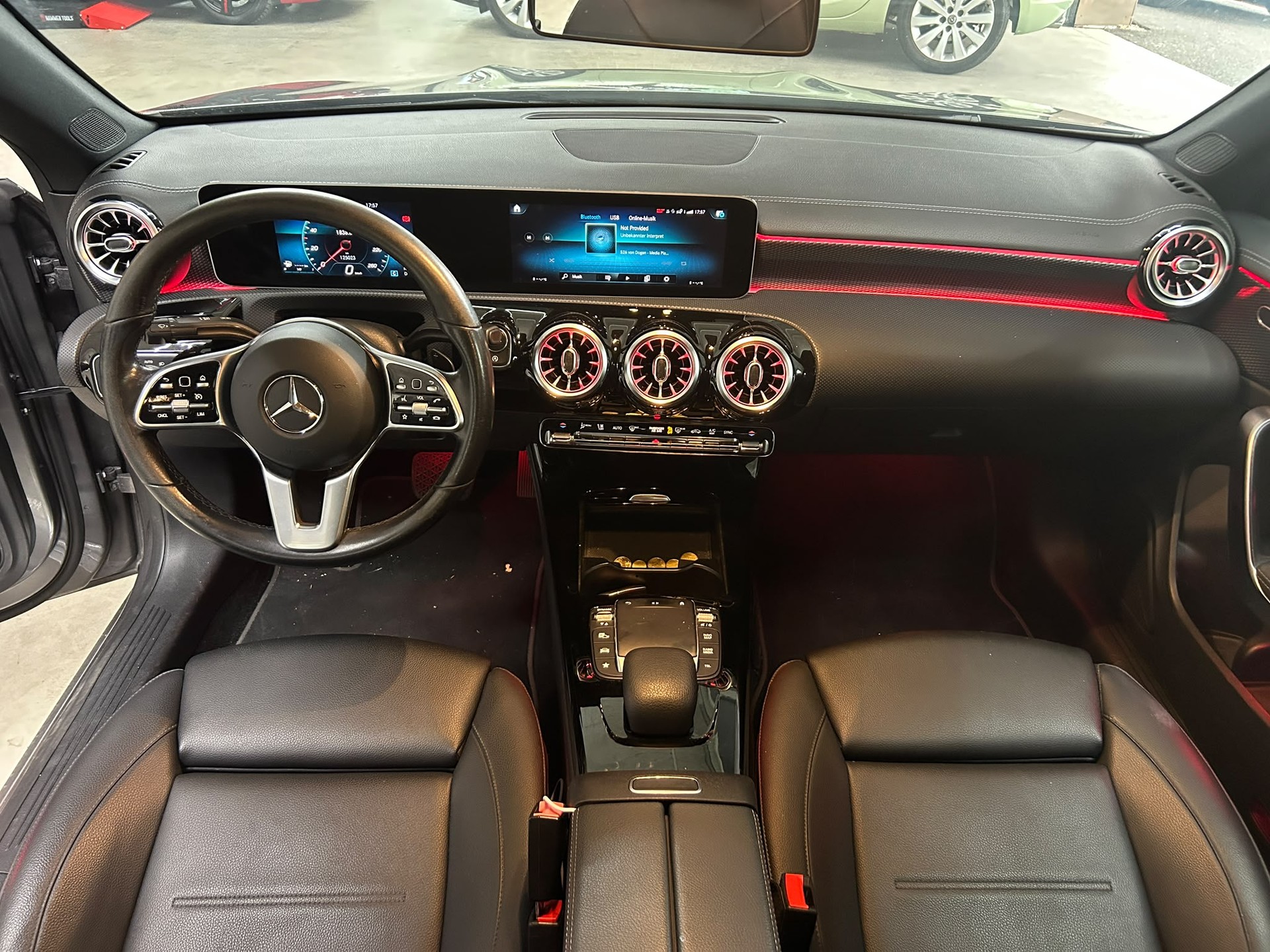 MERCEDES-BENZ CLA 200 Progressive 7G-DCT-image-6