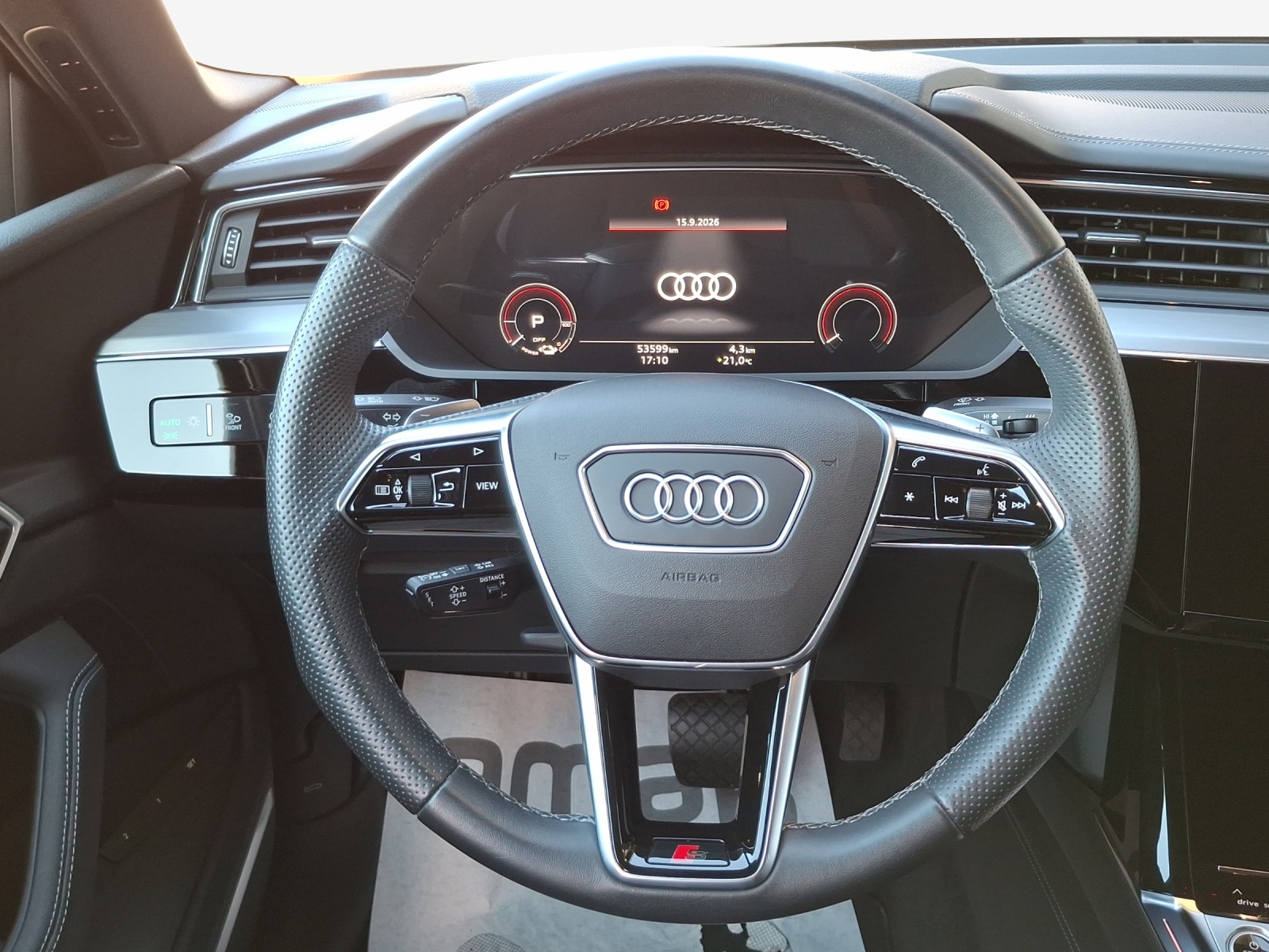 AUDI e-tron 55 Sportback S Line Black Edition quattro-image-9