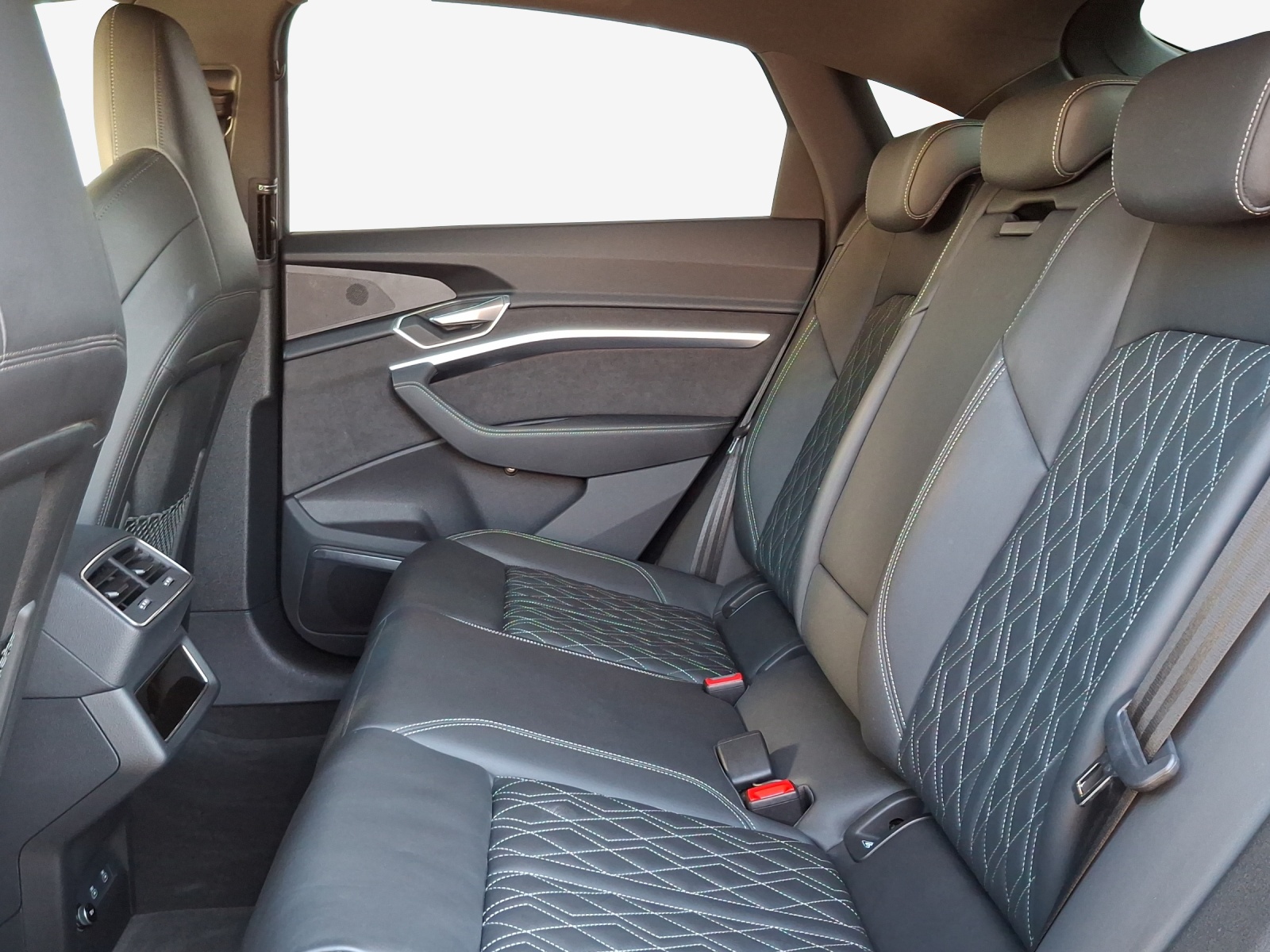 AUDI e-tron 55 Sportback S Line Black Edition quattro-image-11