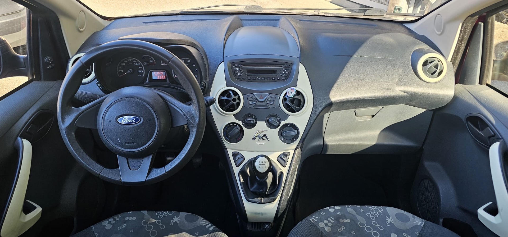 FORD KA 1.25 Titanium-image-11