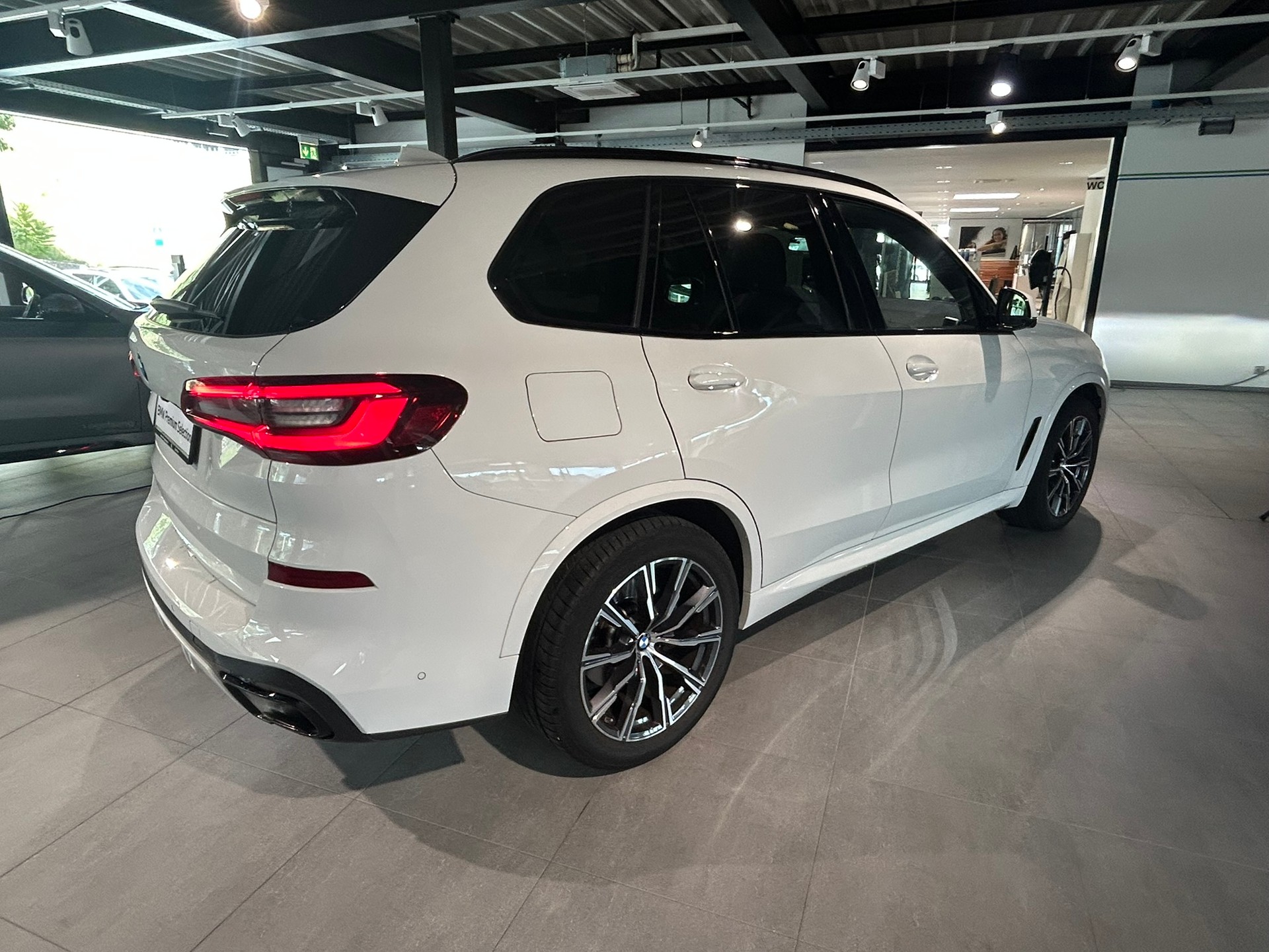 BMW X5 xDrive 48V 30d M Sport Steptronic-image-8