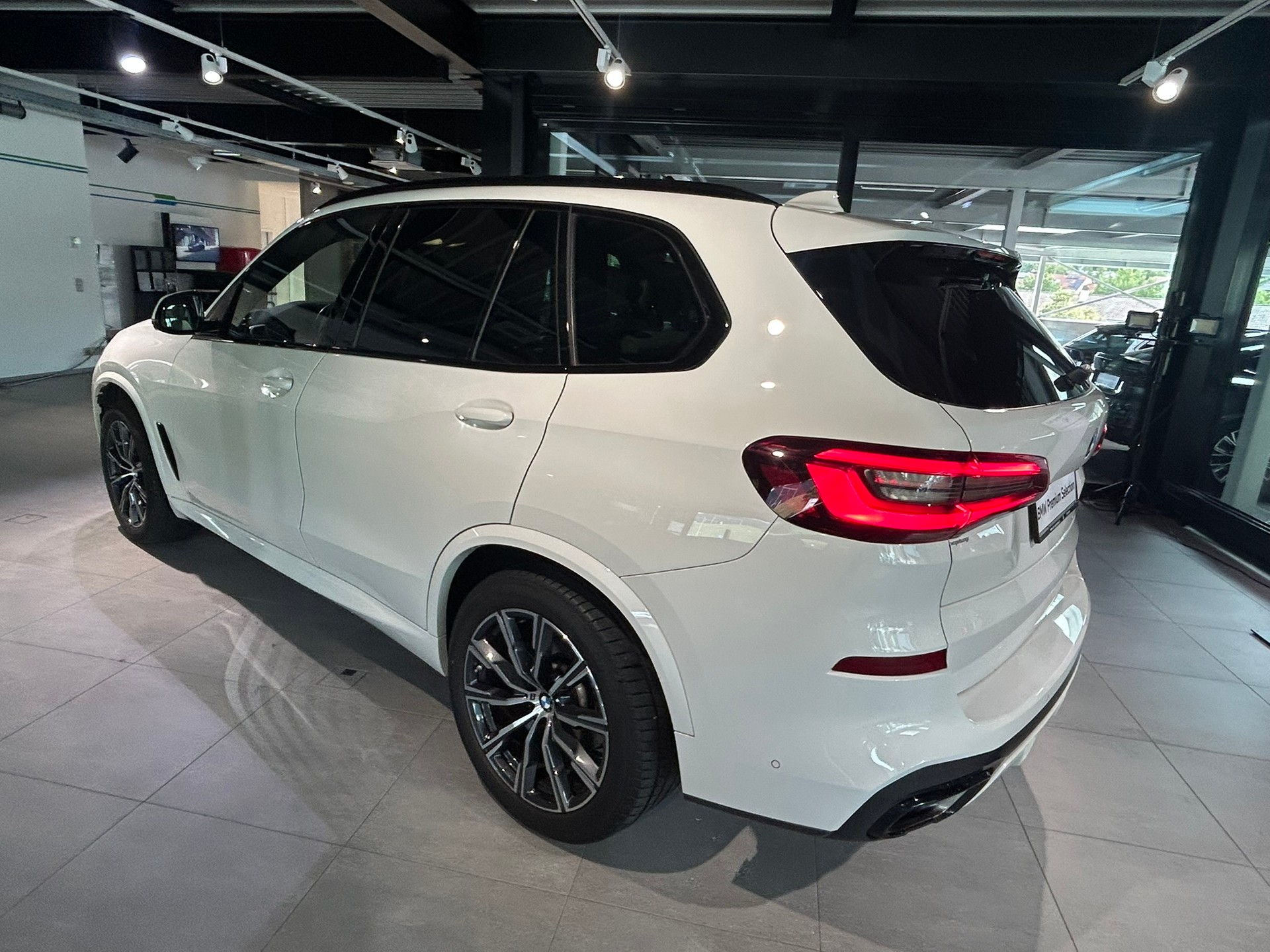 BMW X5 xDrive 48V 30d M Sport Steptronic-image-4