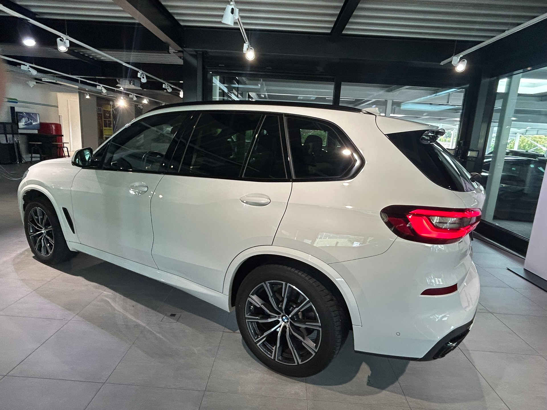 BMW X5 xDrive 48V 30d M Sport Steptronic-image-3