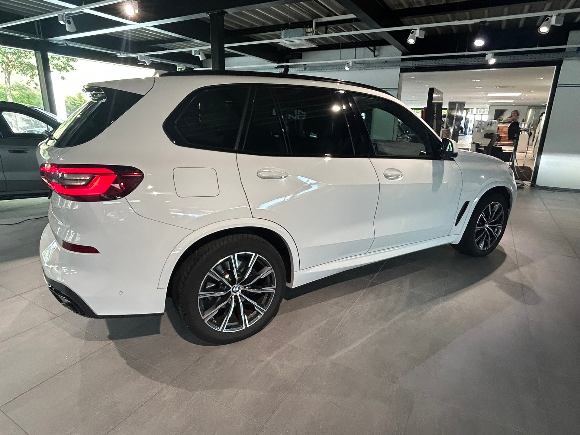 BMW X5 xDrive 48V 30d M Sport Steptronic-image-9