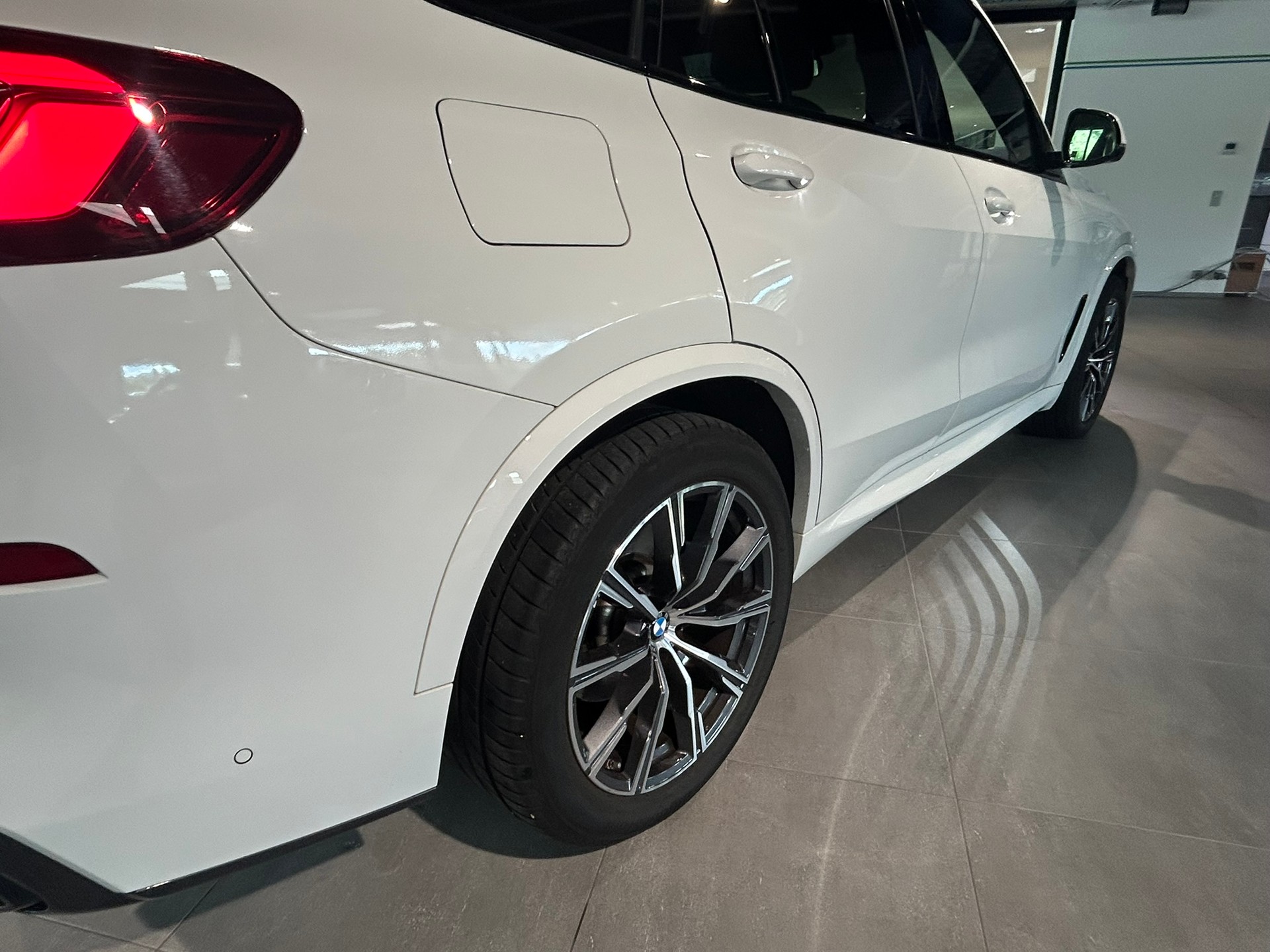 BMW X5 xDrive 48V 30d M Sport Steptronic-image-16