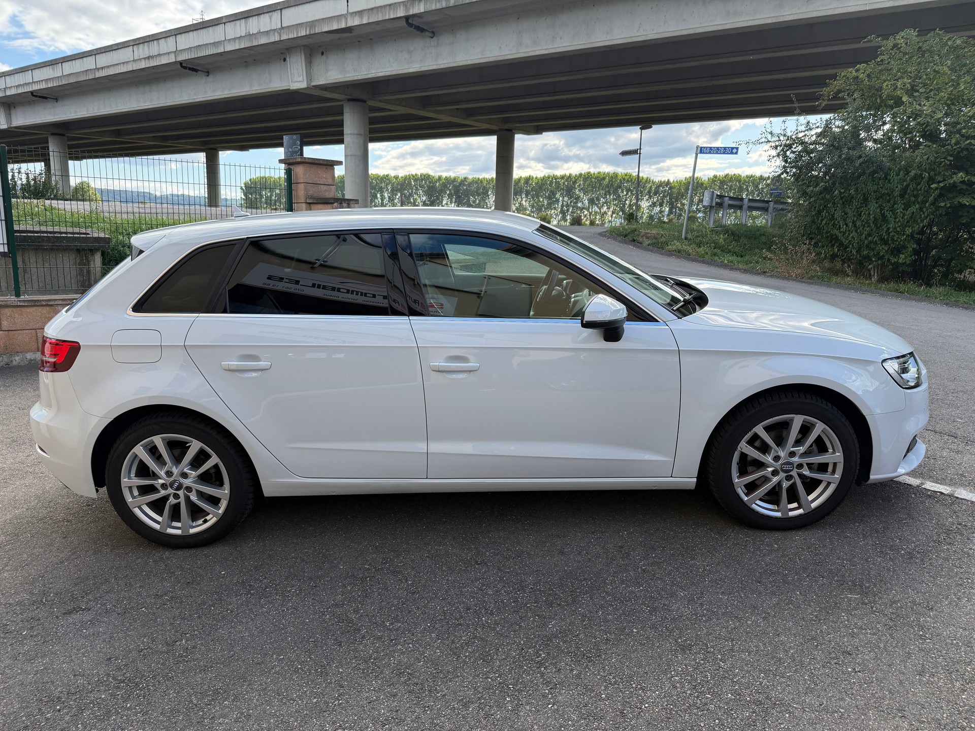 AUDI A3 Sportback 2.0 TDI Design quattro-image-3