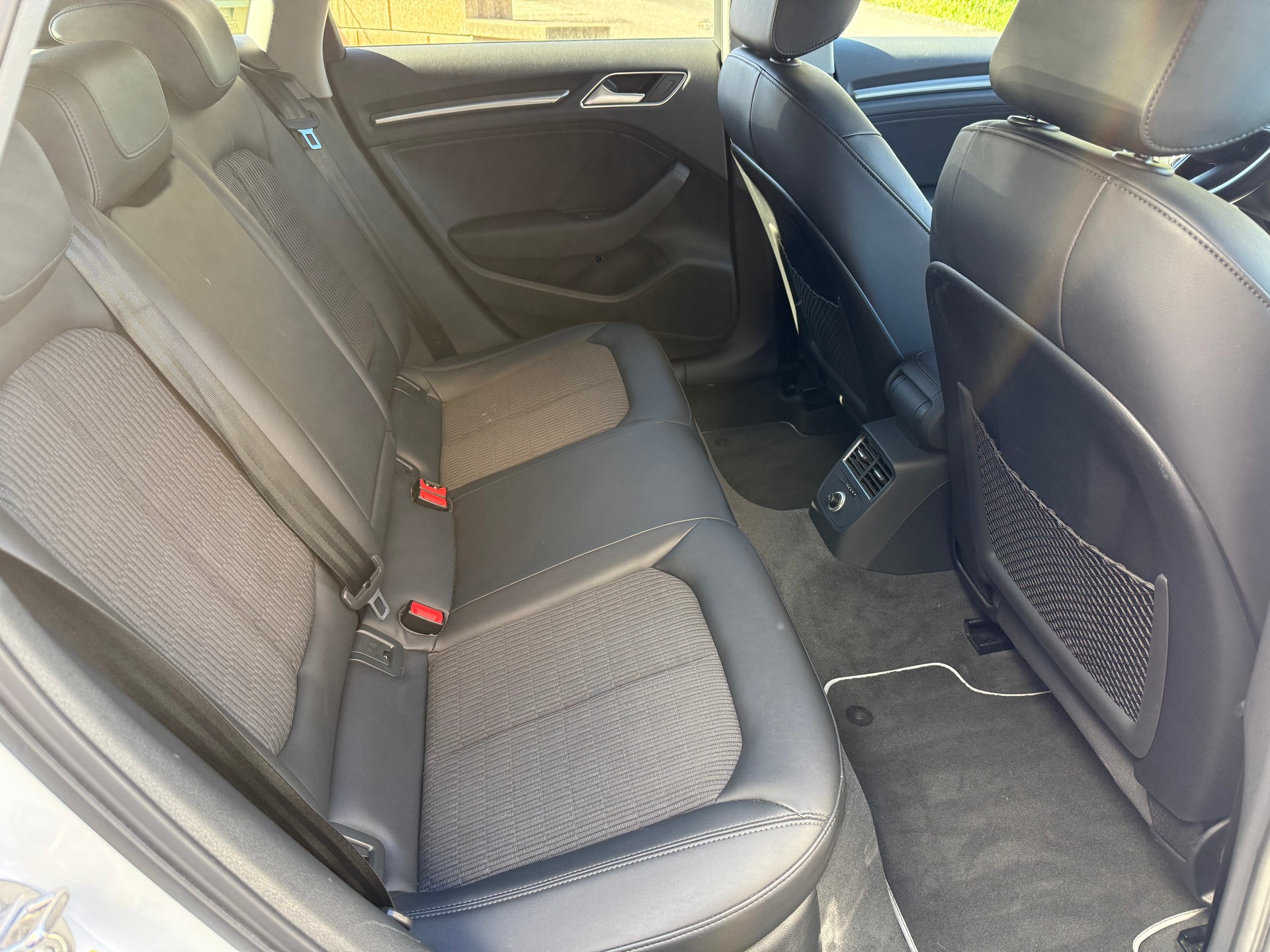 AUDI A3 Sportback 2.0 TDI Design quattro-image-11