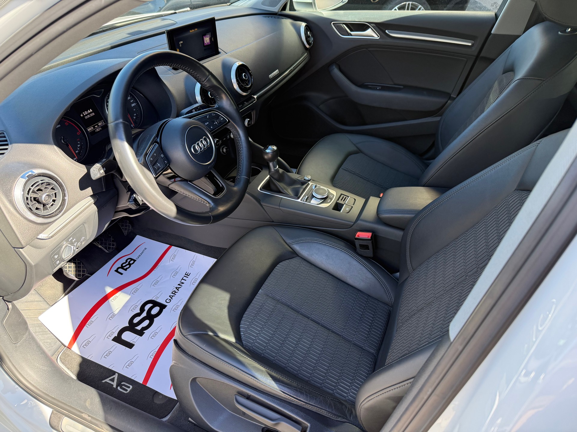 AUDI A3 Sportback 2.0 TDI Design quattro-image-8