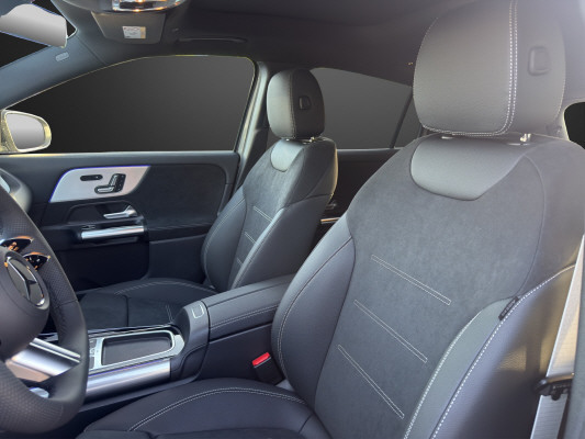 MERCEDES-BENZ GLA 200 Night Star 7G-D-image-6