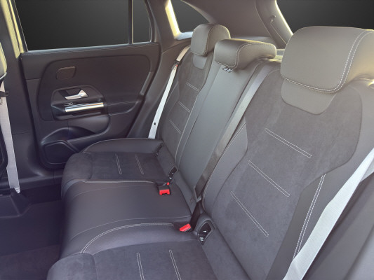MERCEDES-BENZ GLA 200 Night Star 7G-D-image-9
