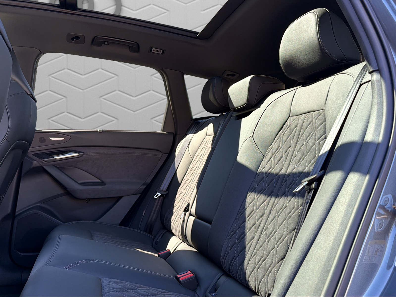 AUDI SQ6 e-tron quattro-image-12