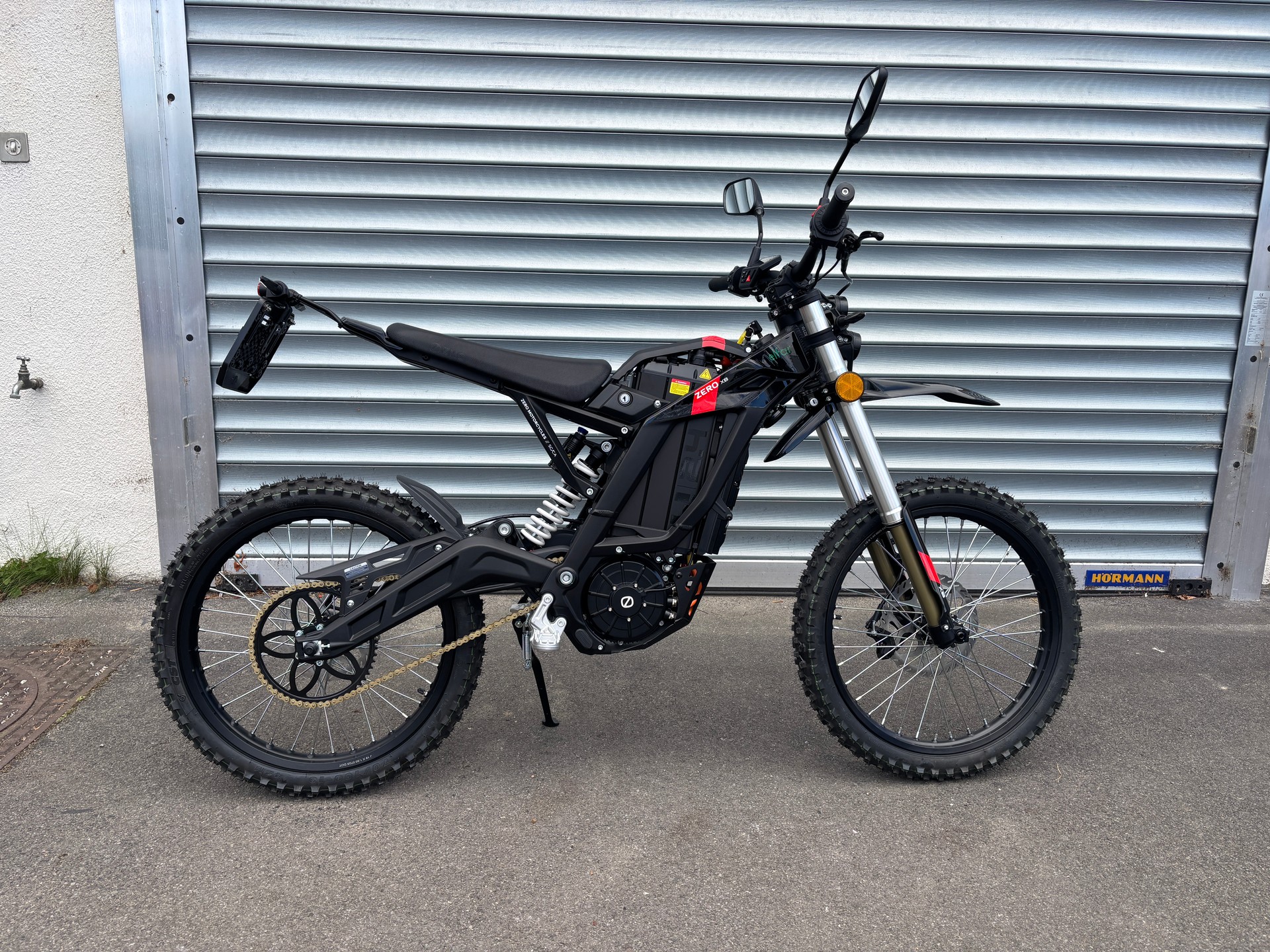 ZERO XB Black Eddition-showroom-element-1