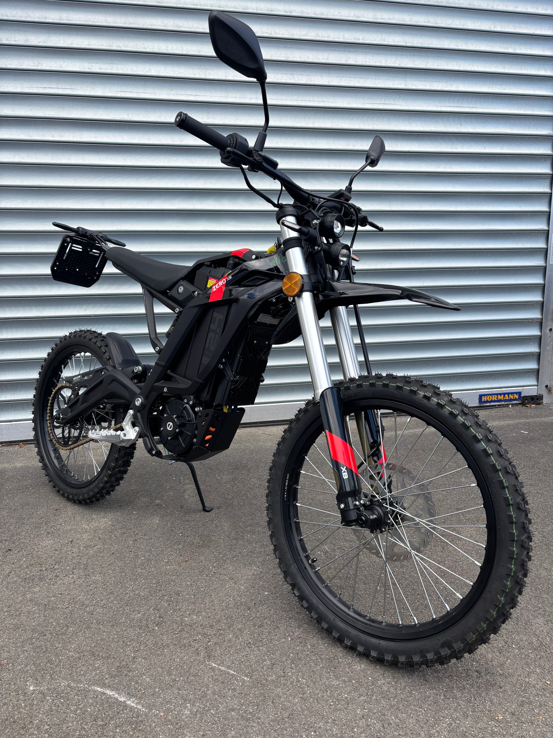 ZERO XB Black Eddition-showroom-element-2
