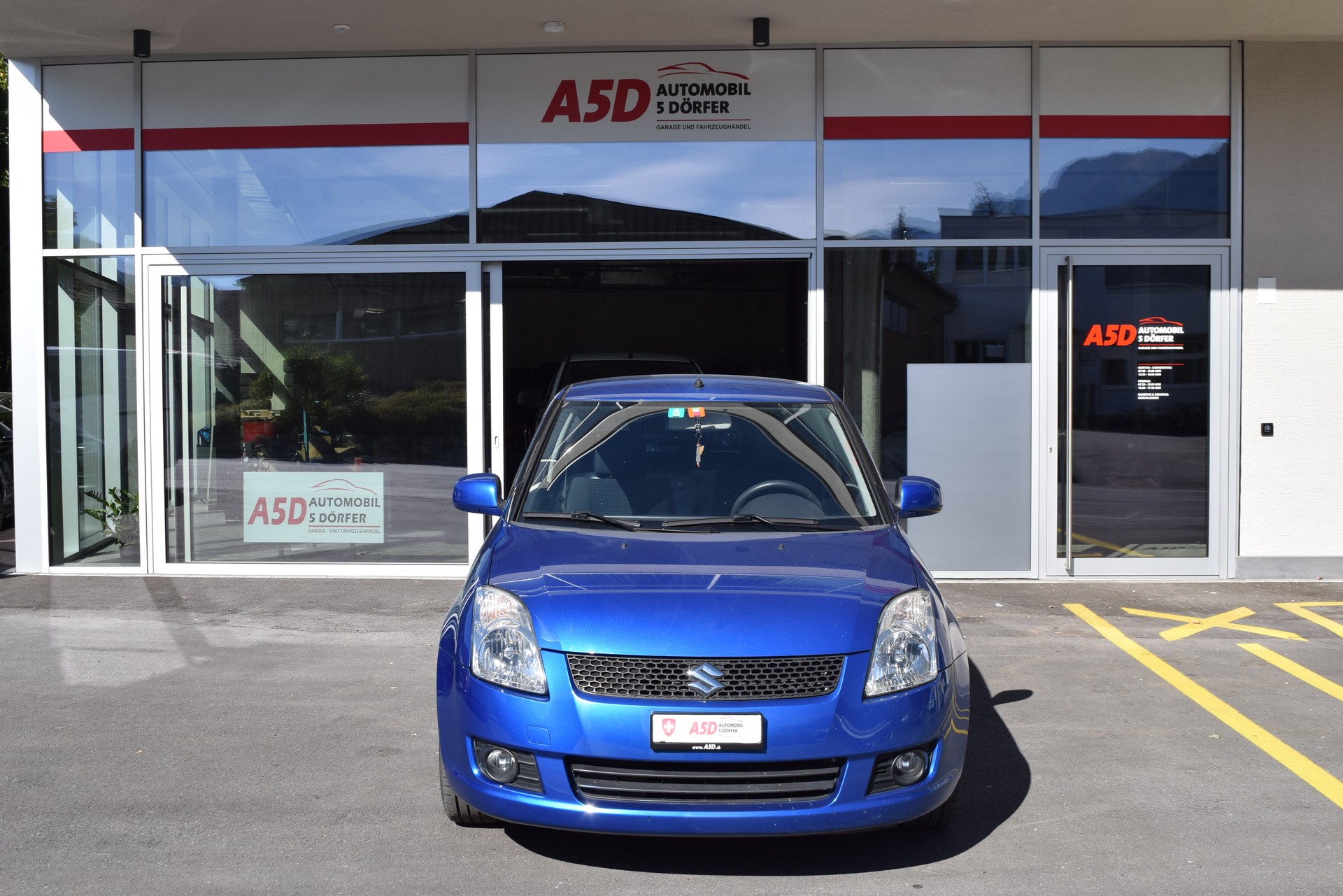 SUZUKI Swift 1.3i 16V GL Top-image-0