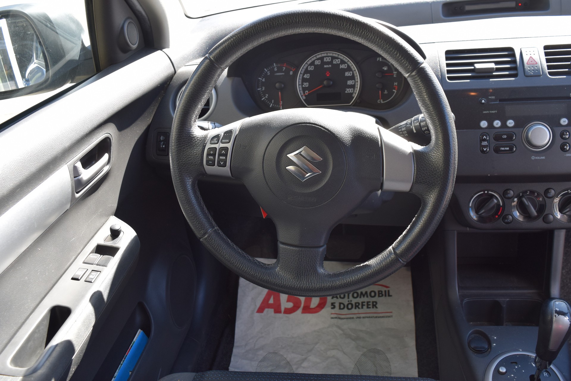 SUZUKI Swift 1.3i 16V GL Top-image-13