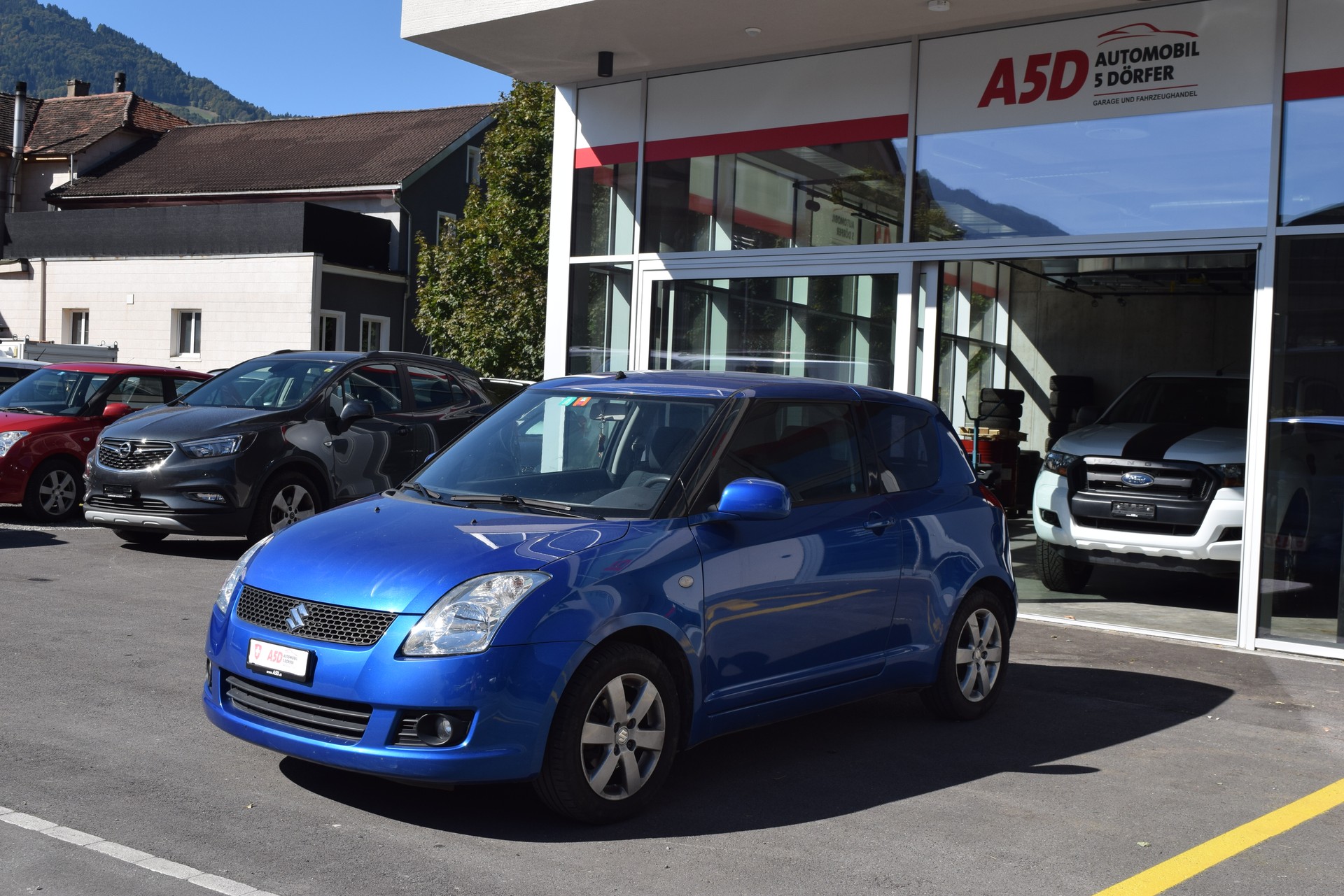 SUZUKI Swift 1.3i 16V GL Top-image-1