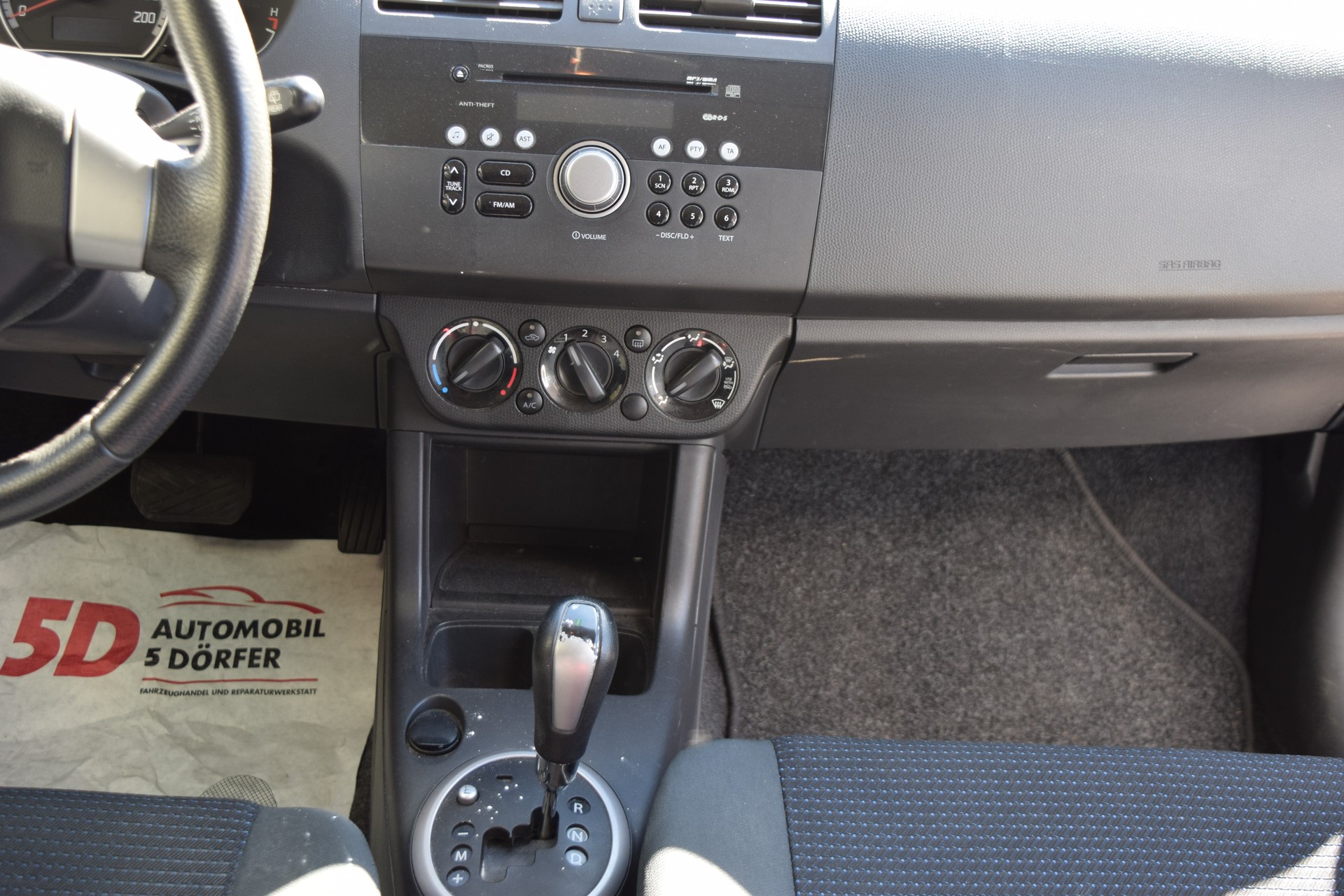 SUZUKI Swift 1.3i 16V GL Top-image-12