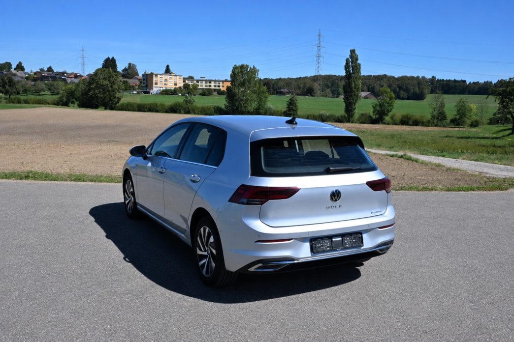 VW Golf 1.4 TSI PHEV Selection-image-3