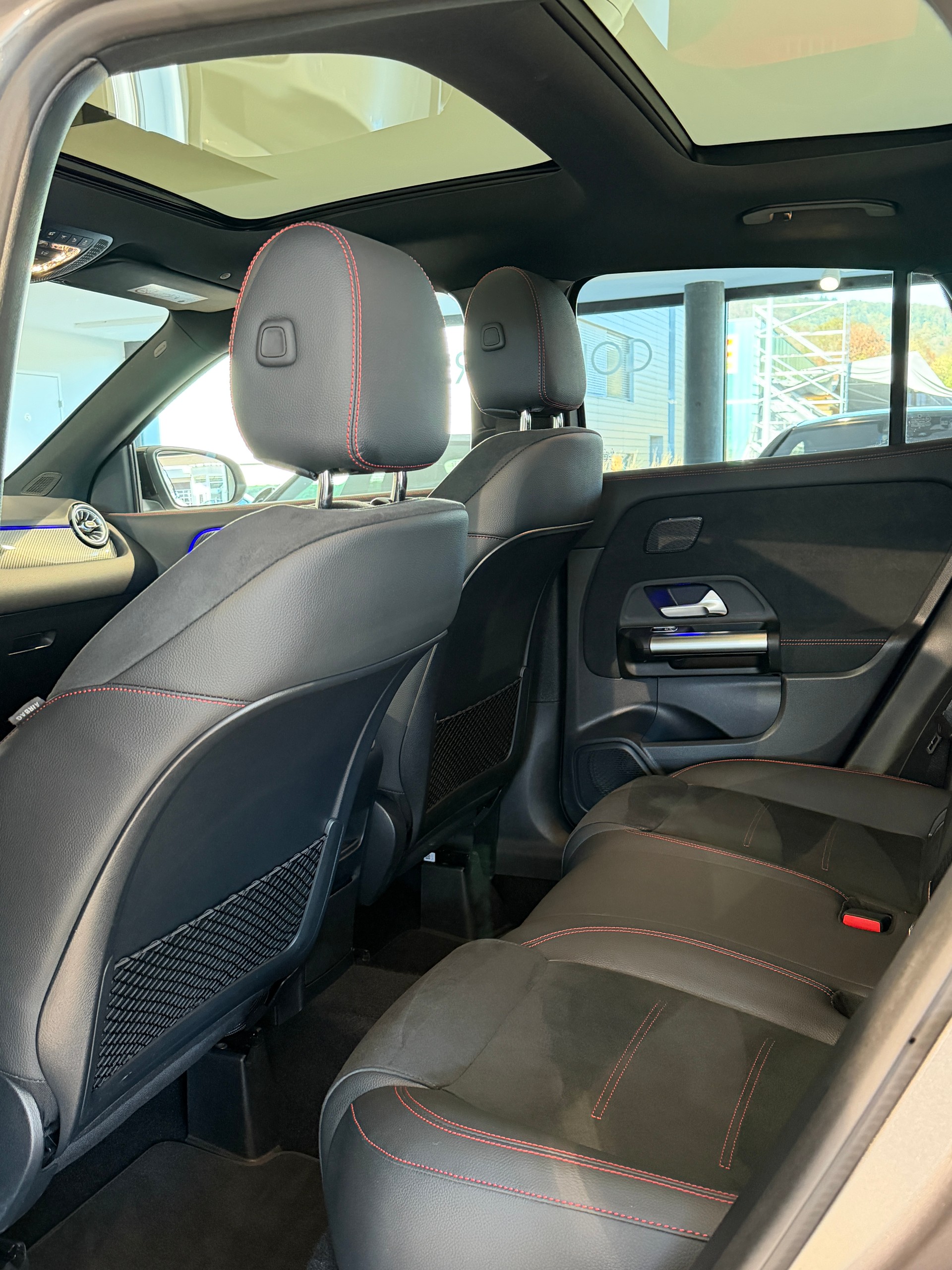 MERCEDES-BENZ GLA 250 4Matic AMG-Line Swiss Star-image-14
