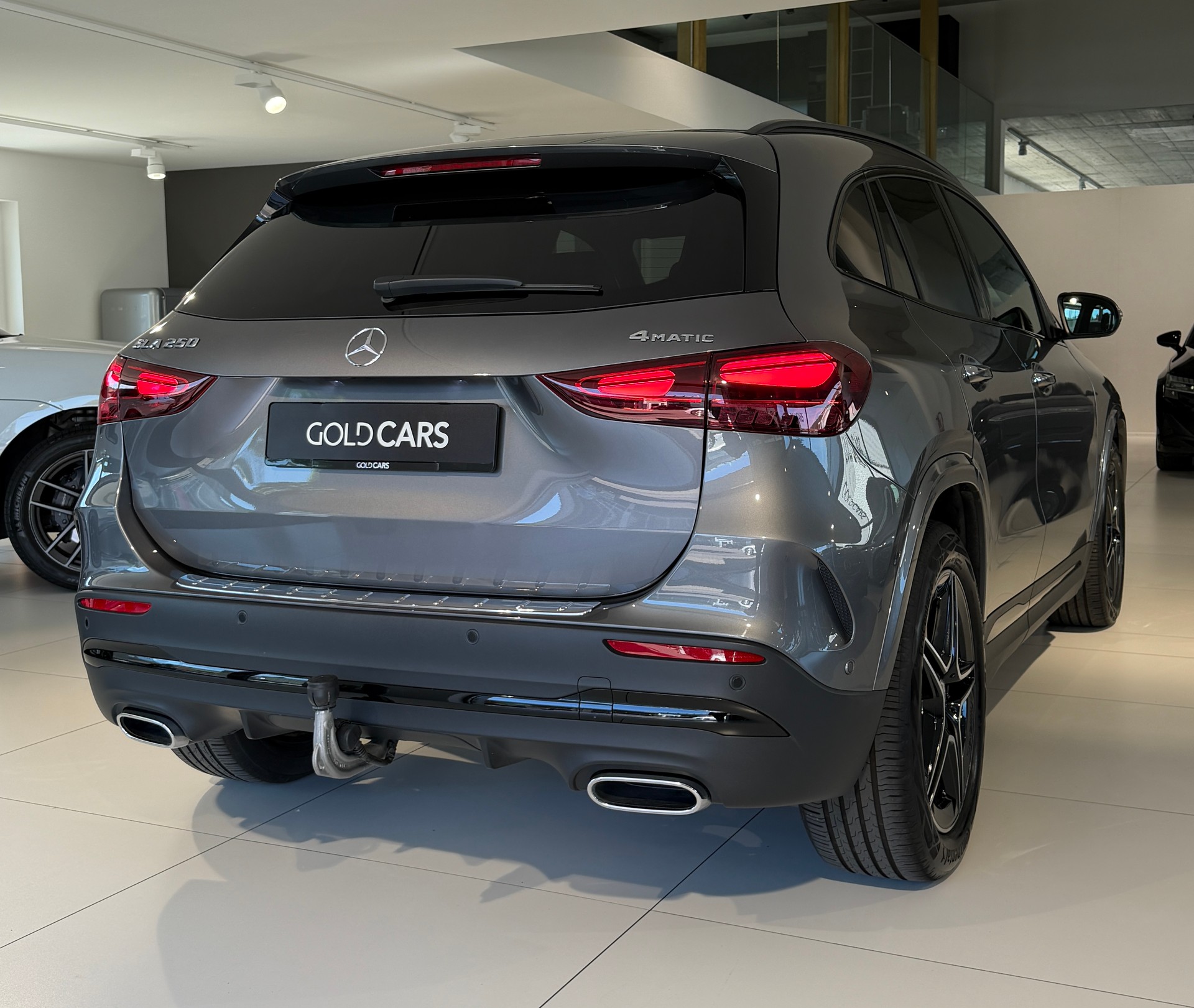 MERCEDES-BENZ GLA 250 4Matic AMG-Line Swiss Star-image-6