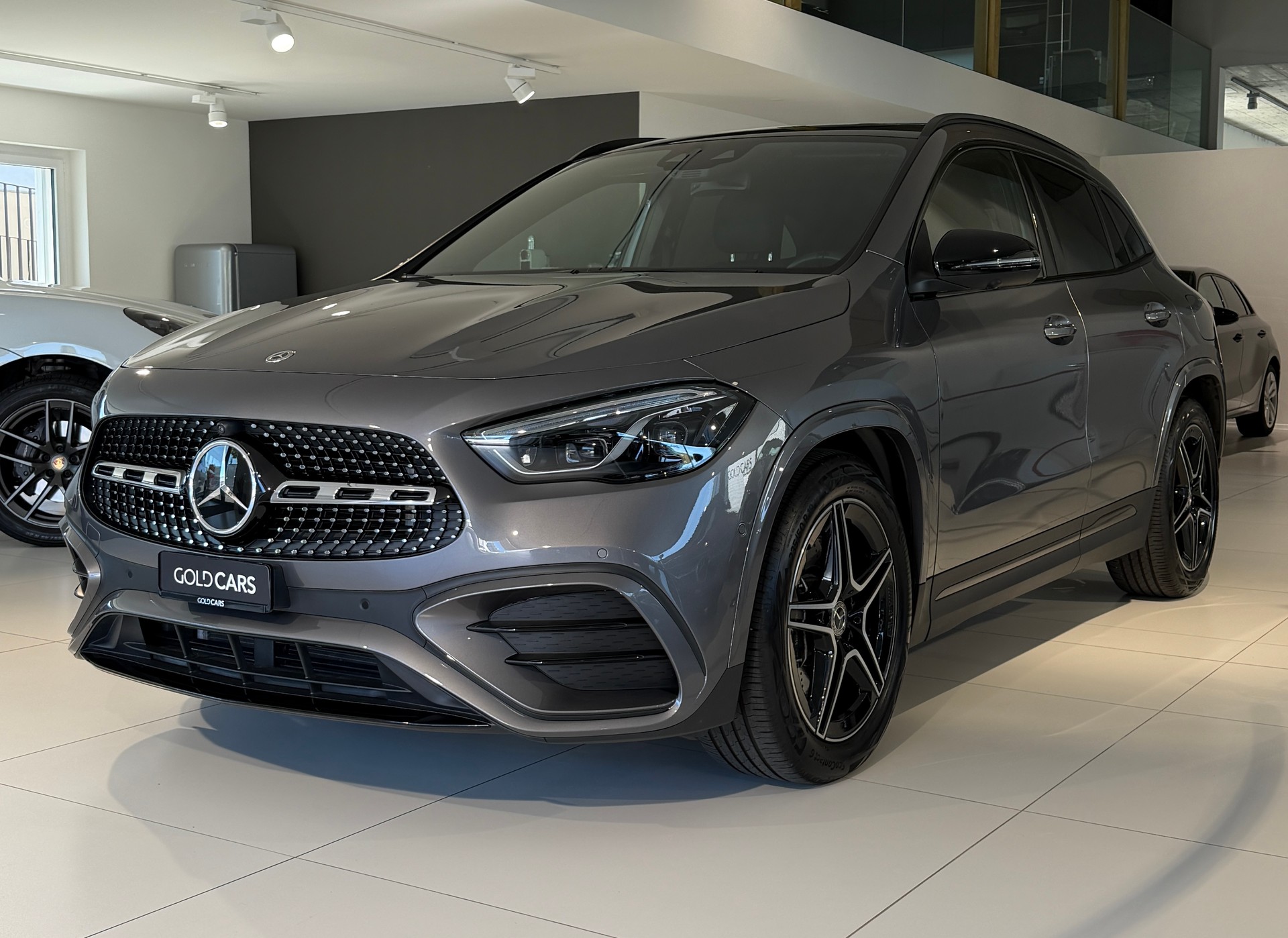 MERCEDES-BENZ GLA 250 4Matic AMG-Line Swiss Star-image-3