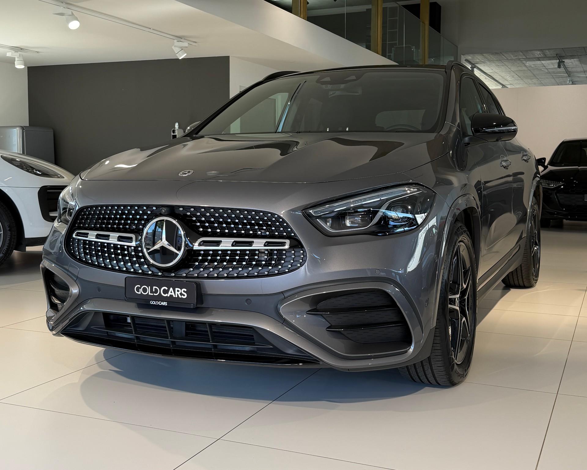 MERCEDES-BENZ GLA 250 4Matic AMG-Line Swiss Star-image-2