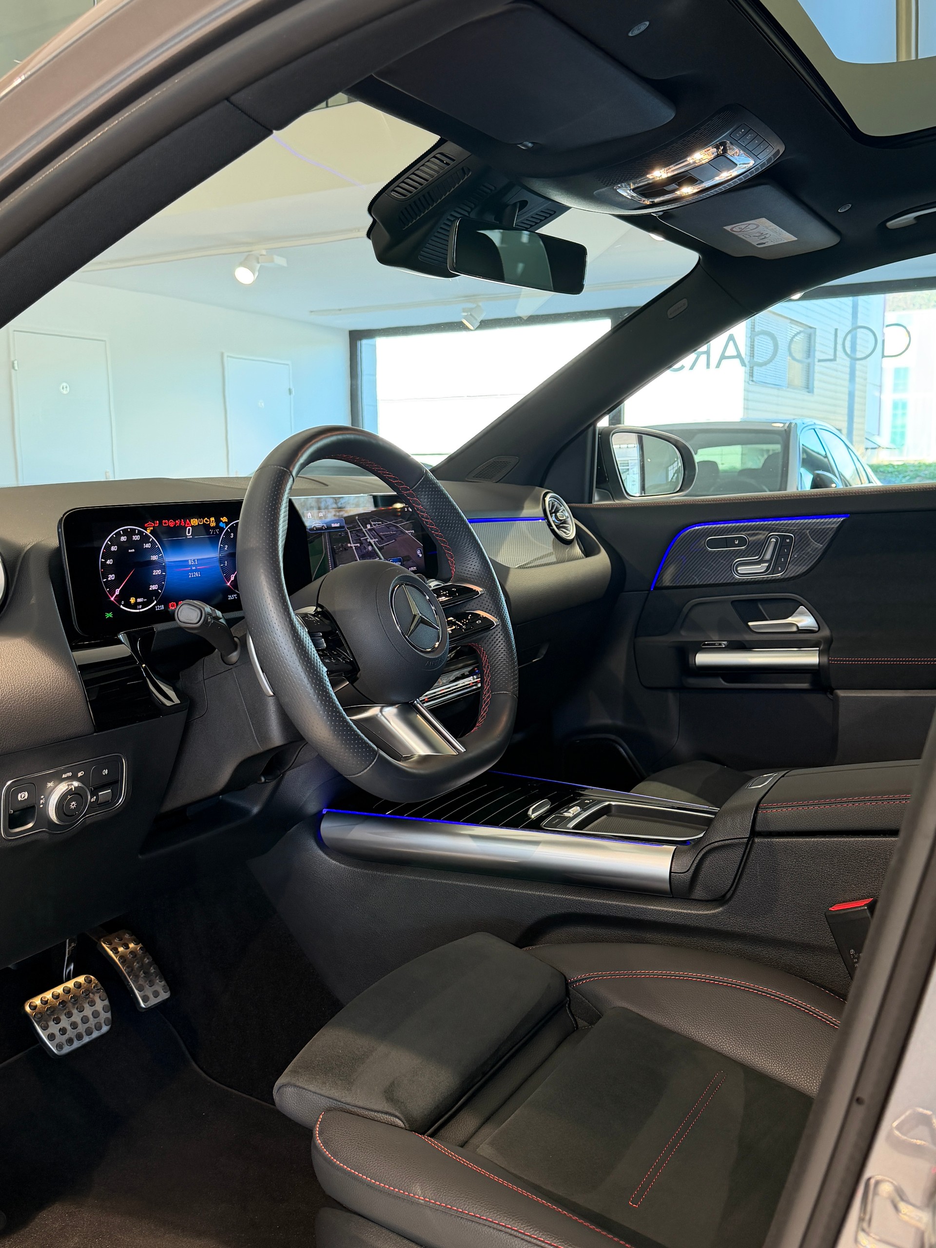 MERCEDES-BENZ GLA 250 4Matic AMG-Line Swiss Star-image-8
