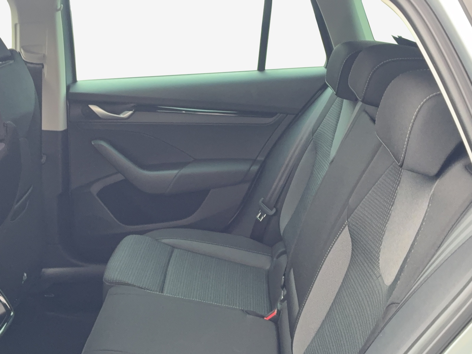 SKODA Octavia Combi 1.5 TSI mHEV DSG Dynamic-image-9