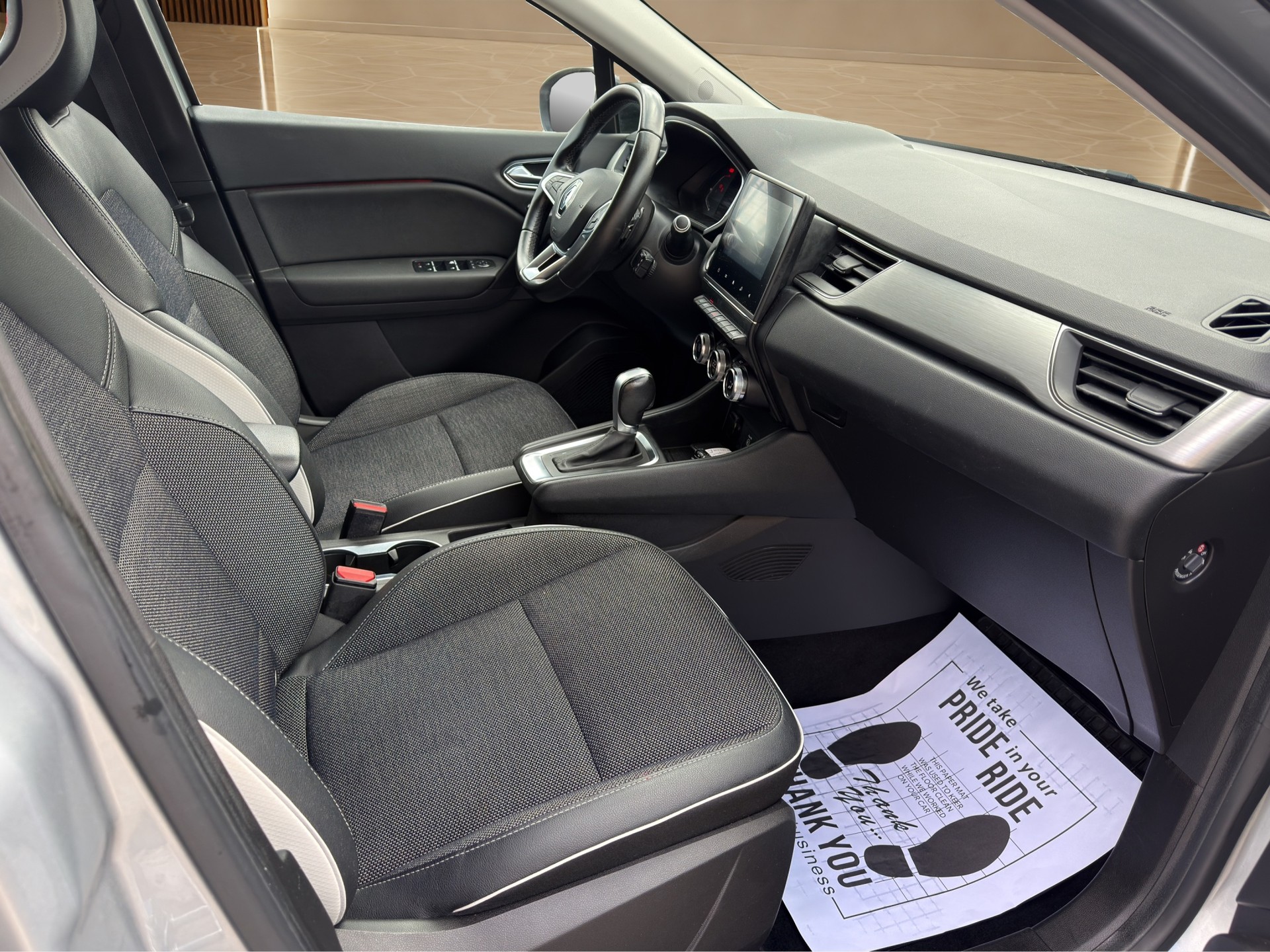 RENAULT Captur 1.3 TCe EDC Edition 1 EDC-image-9