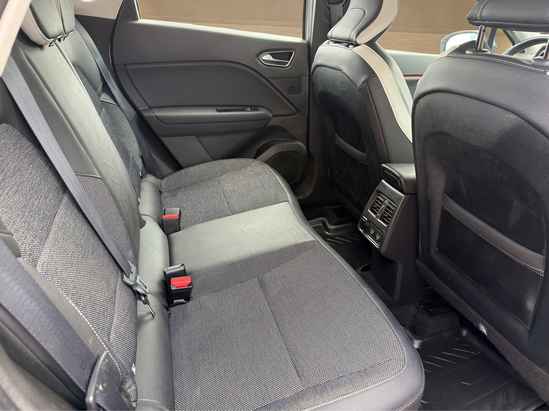RENAULT Captur 1.3 TCe EDC Edition 1 EDC-image-11