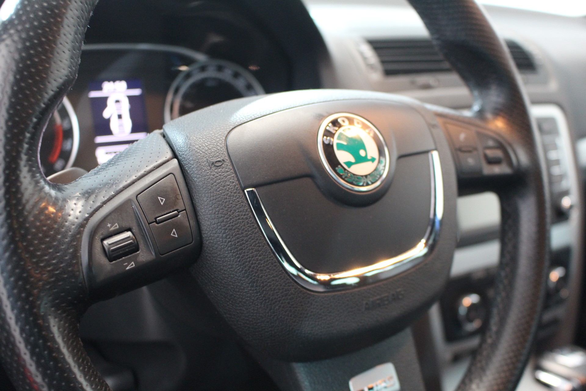 SKODA Octavia Combi 2.0 TDI RS DSG-image-13