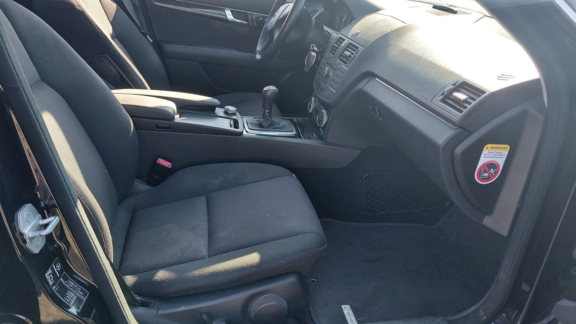MERCEDES-BENZ C 180 CGI BlueEfficiency Avantgarde Automatic-image-8