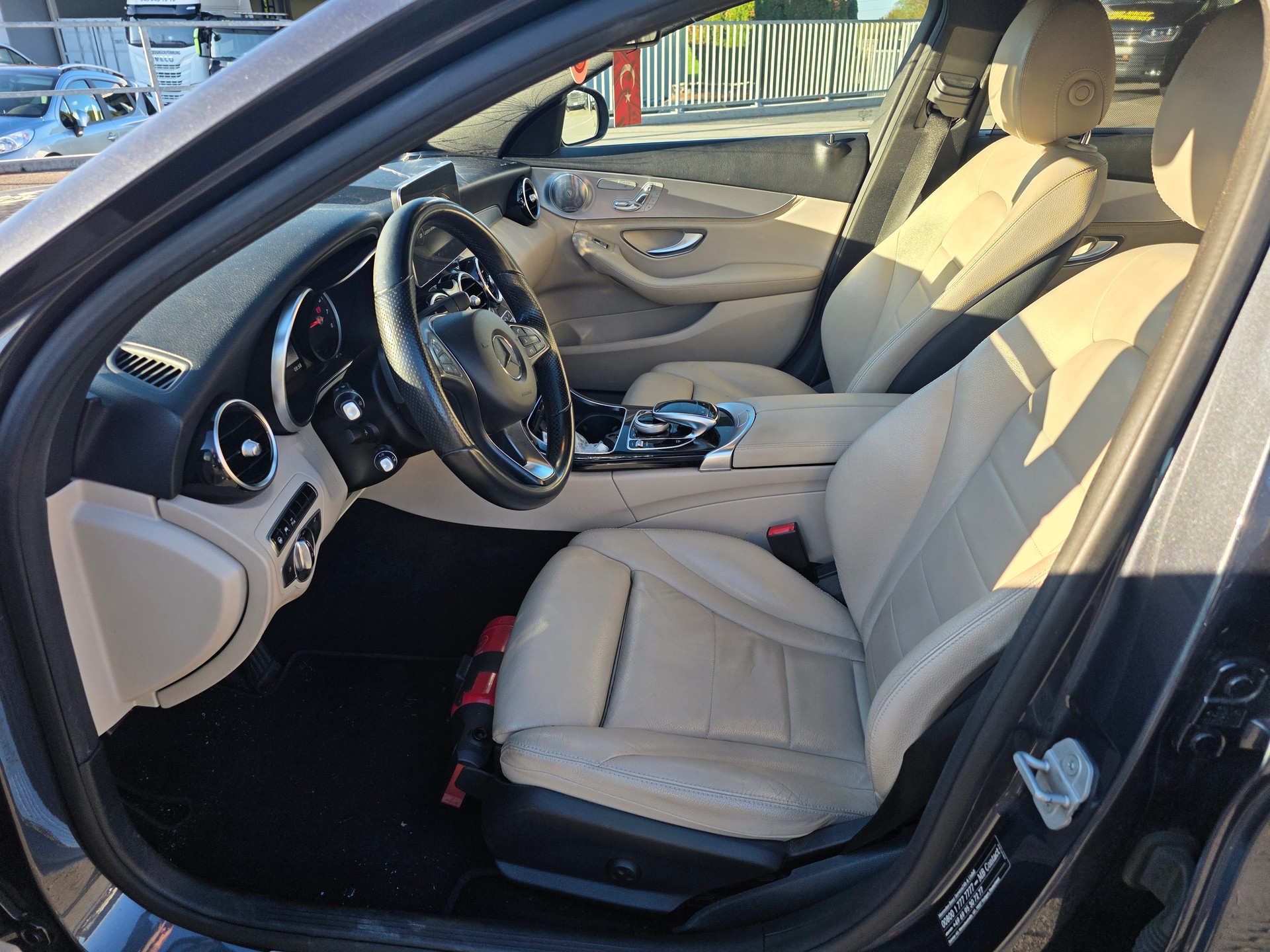 MERCEDES-BENZ C 200 4Matic 9G-Tronic-image-8
