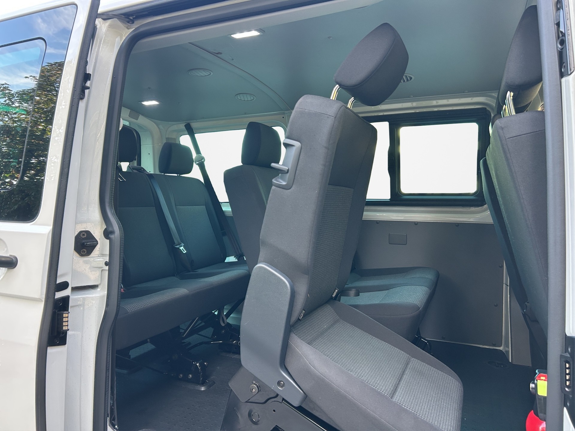 VW T6.1 2.0 TDI Entry-image-5
